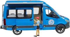 Bruder lelu MB Sprinter retkeilyauto kuljettajalla ja varusteilla - 3