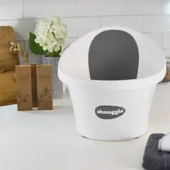 Shnuggle harmaa vauvan kylpyamme on suunniteltu tekemään kylpemisestä vähemmän stressaavaa vanhemmille ja hauskaa vauvalle. - 3