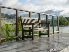 Tammiston Puu Penkki Erica selkänojalla ja käsinojilla 155cm kestopuu vihreä - 3