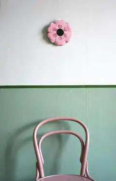 MUM’s LEINIKKI vaaleanpunainen designkukka-seinäkoriste - 3