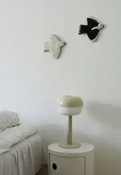 MUM’s ONNI designlintu-seinäkoriste, lentää oikealle - 5