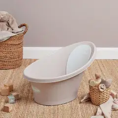 Shnuggle taupe vauvan kylpyamme on suunniteltu tekemään kylpemisestä vähemmän stressaavaa vanhemmille ja hauskaa vauvalle. - 3