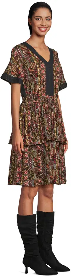 Margaux Riviera naisten lyhyt kuviollinen frillahelmainen mekko SOK-120 - WINE AOP - 4