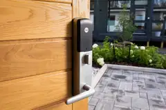 Yale Älylukko Doorman Classic Hopea - 5