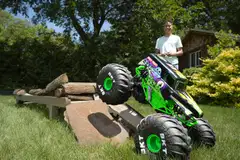 Monster Jam RC Mega Grave Digger - 11