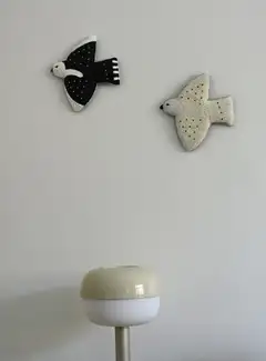 MUM’s YIN JANG designlintu-seinäkoriste, lentää vasemmalle - 2