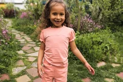 Kokonoko lasten t-paita, jossa pitsikoristeet ja puhvihihat R50984 - Coral pink - 4