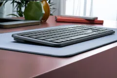 LOGITECH Signature Slim Wireless Keyboard K950 - Graphite - 4