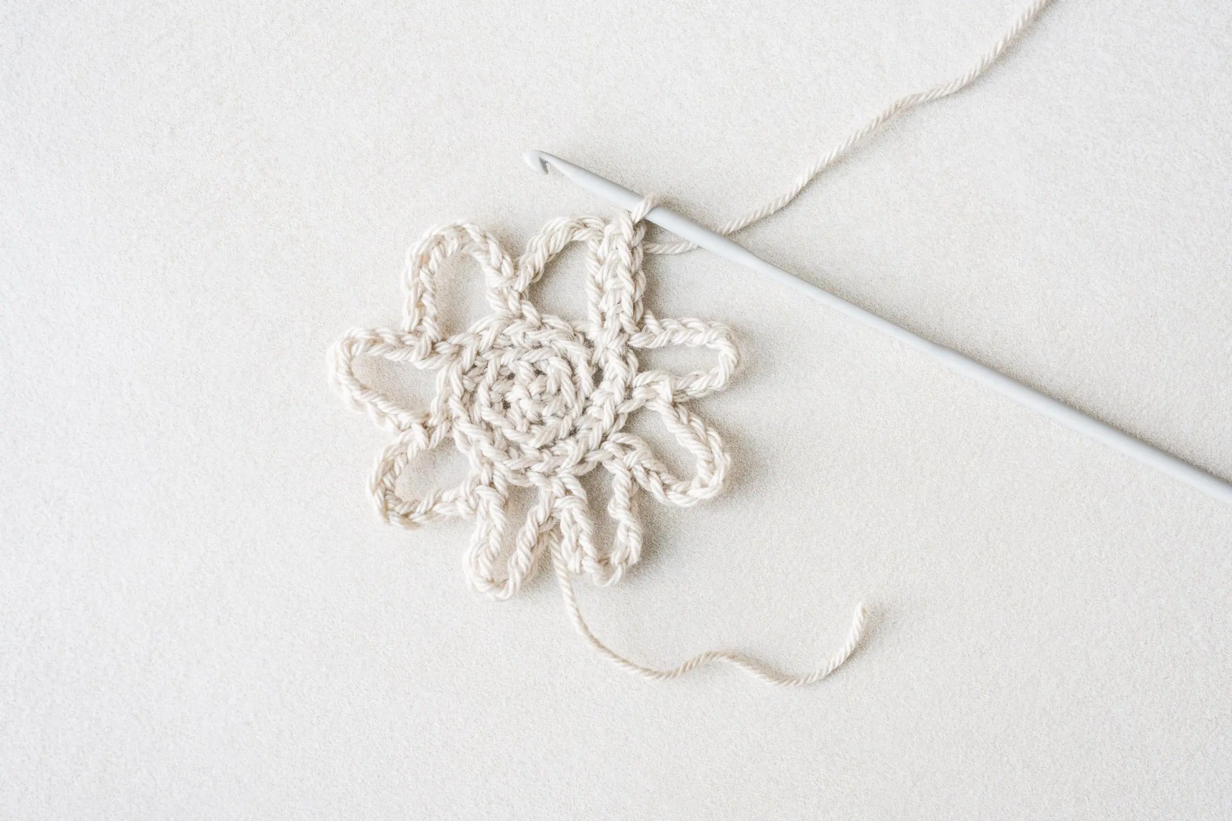 Vaihekuva sipulipussin virkkauksesta.