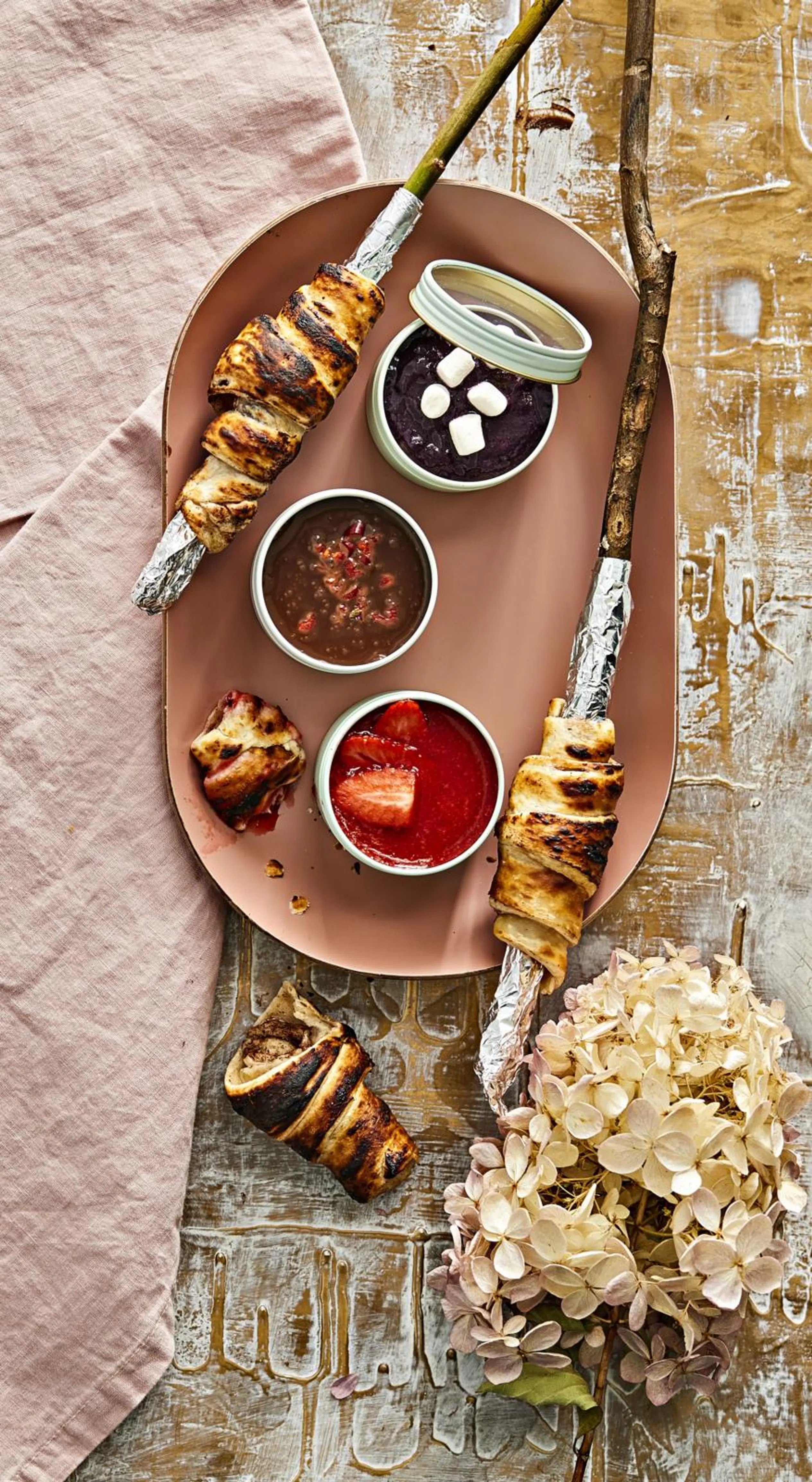 Tikkucroissantit ja kastikkeet