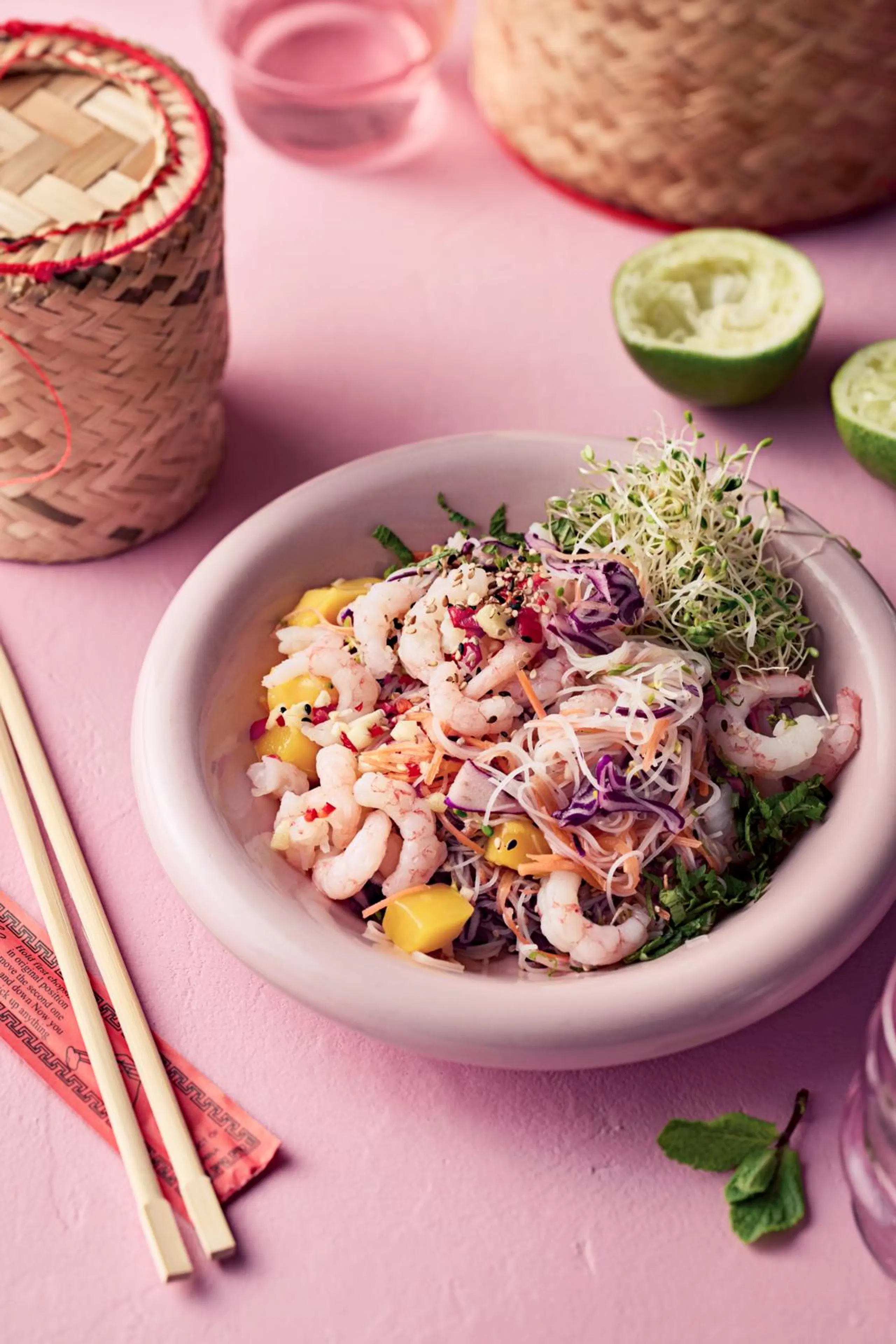 Aasialainen nuudelisalaatti