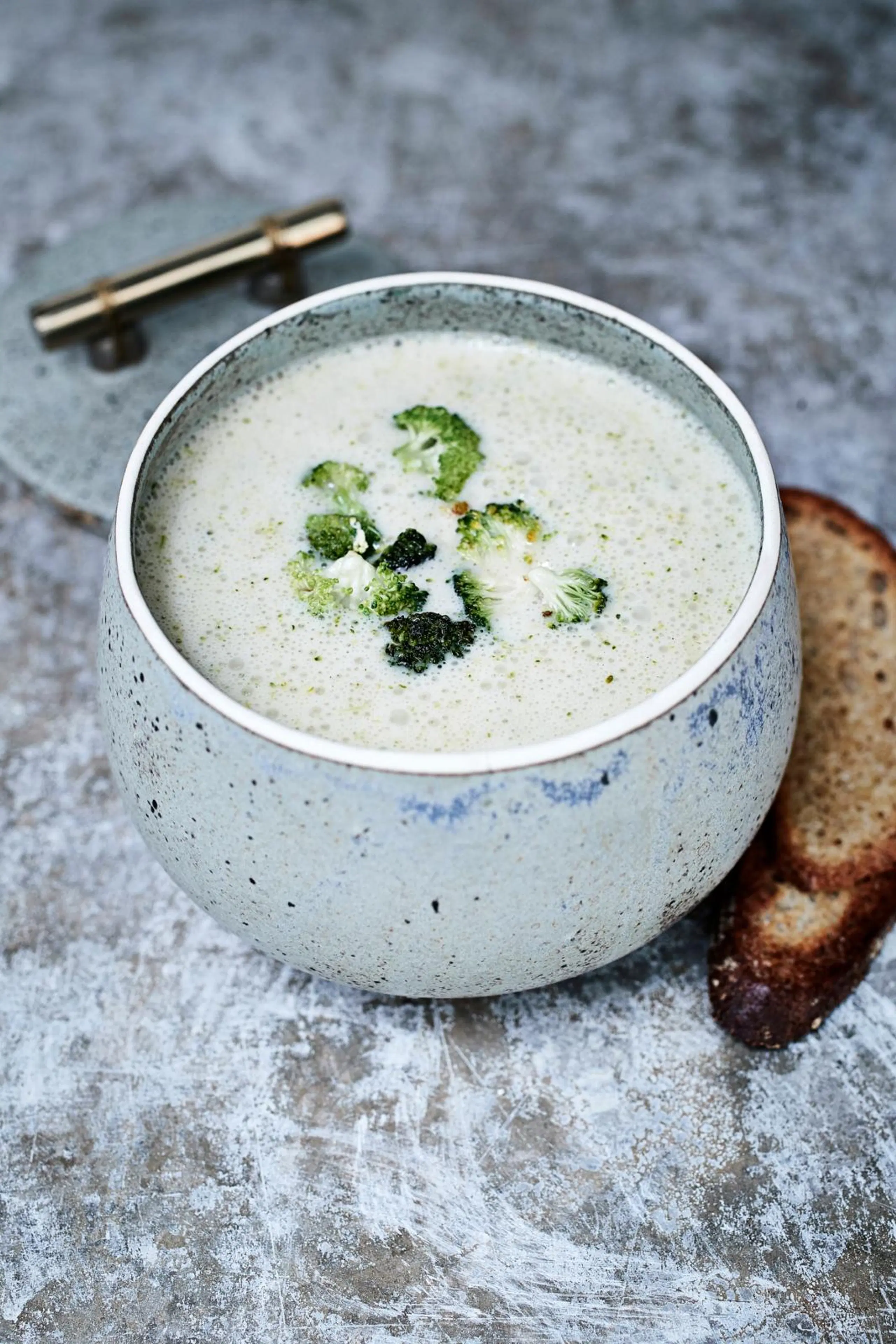 Joutuisa juusto-parsakaalikeitto