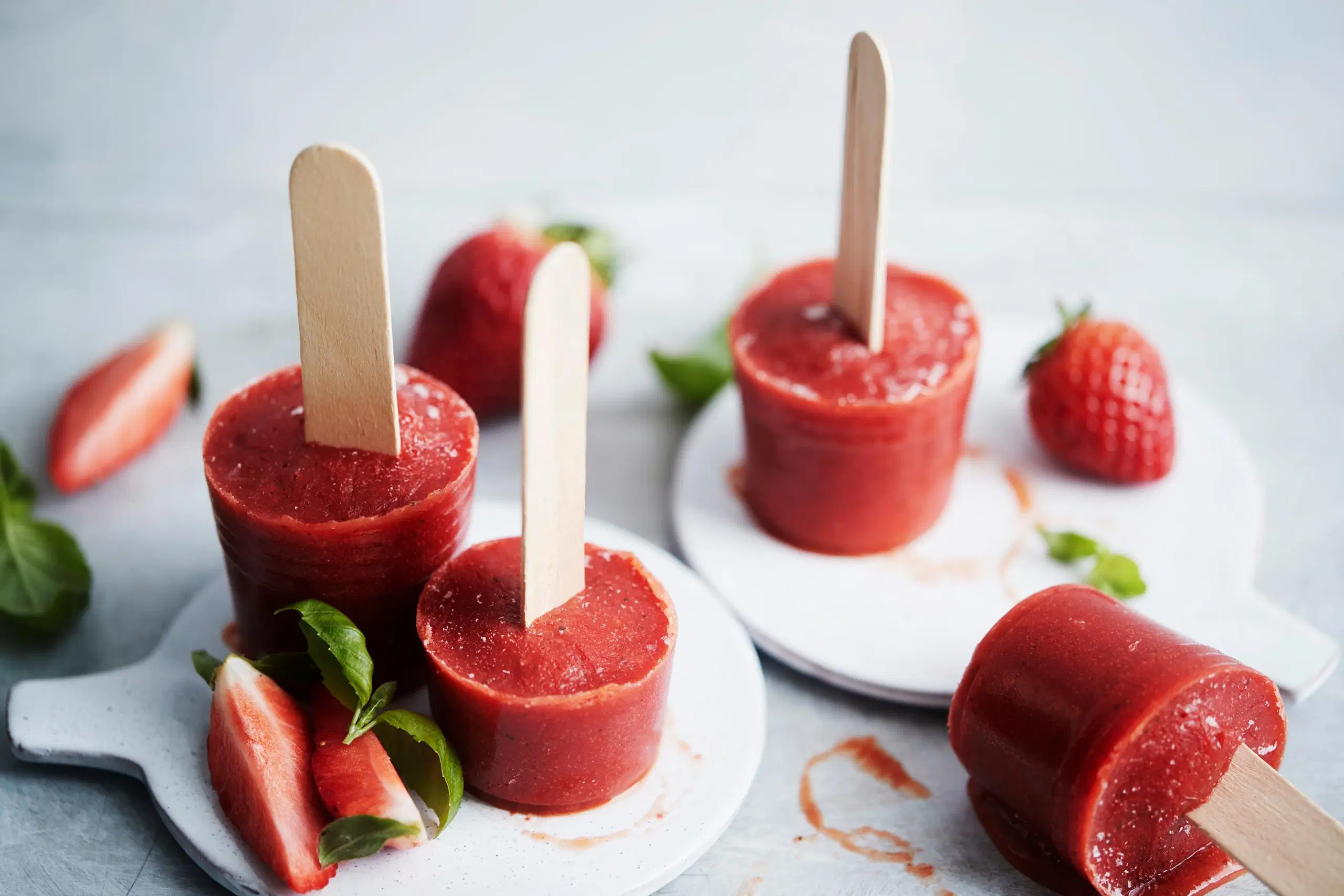 Mansikka-mangosmoothiejäätelöt