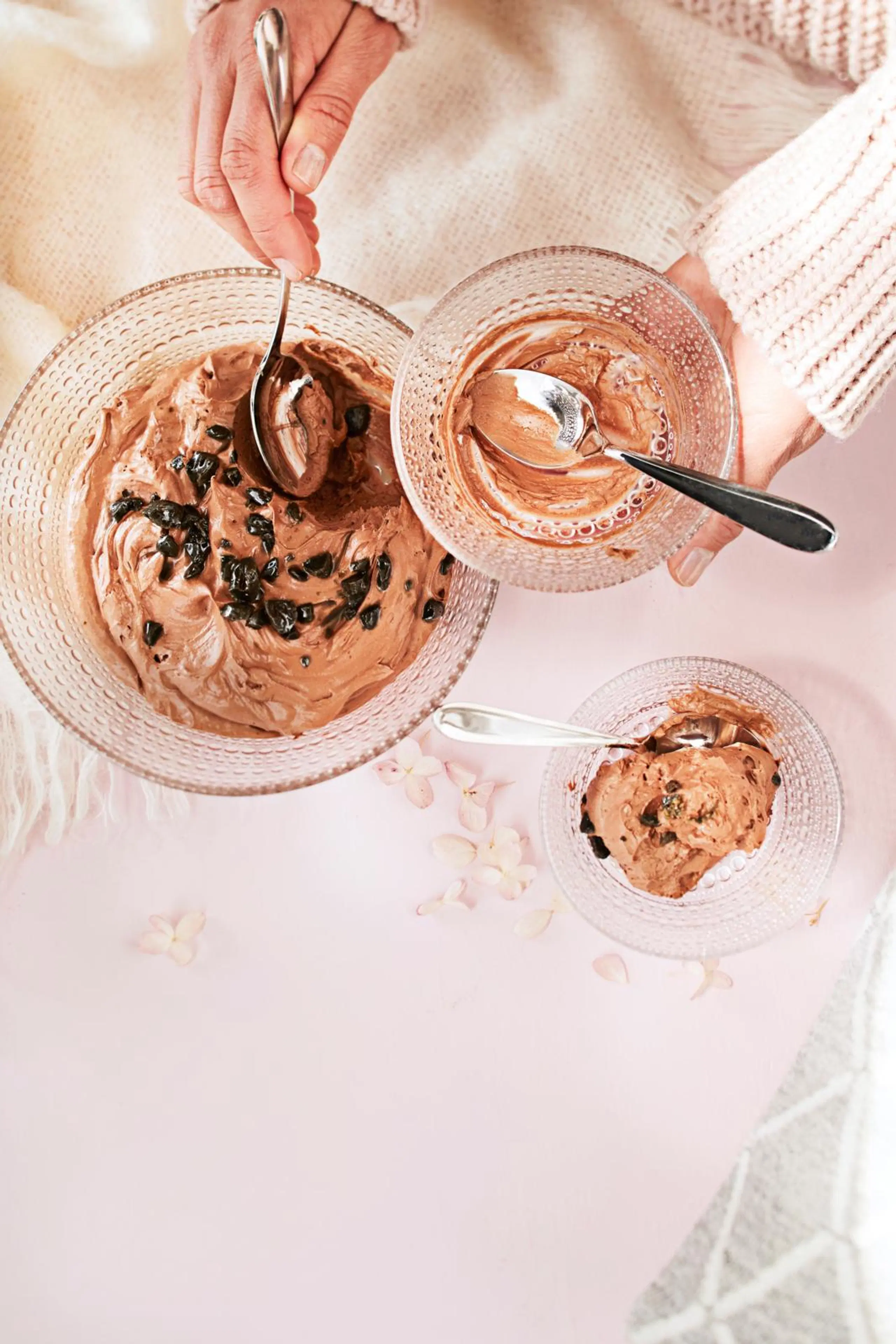 Suklaa-salmiakkimouse