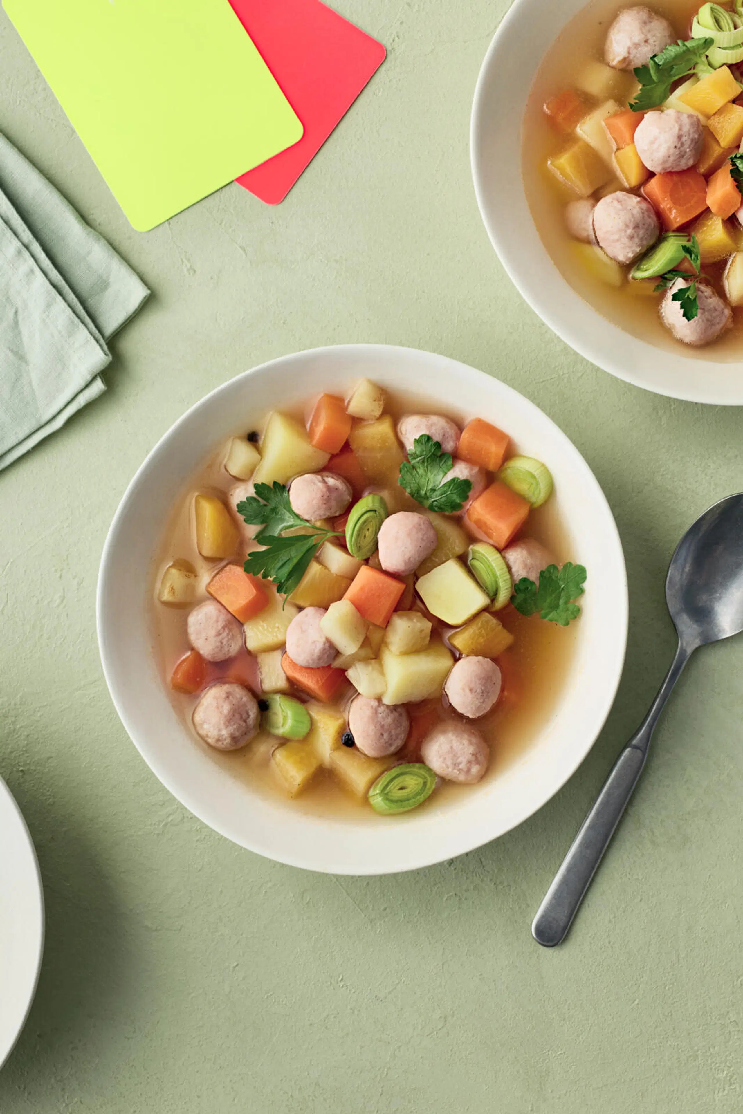 Sirjan siskonmakkarakeitto