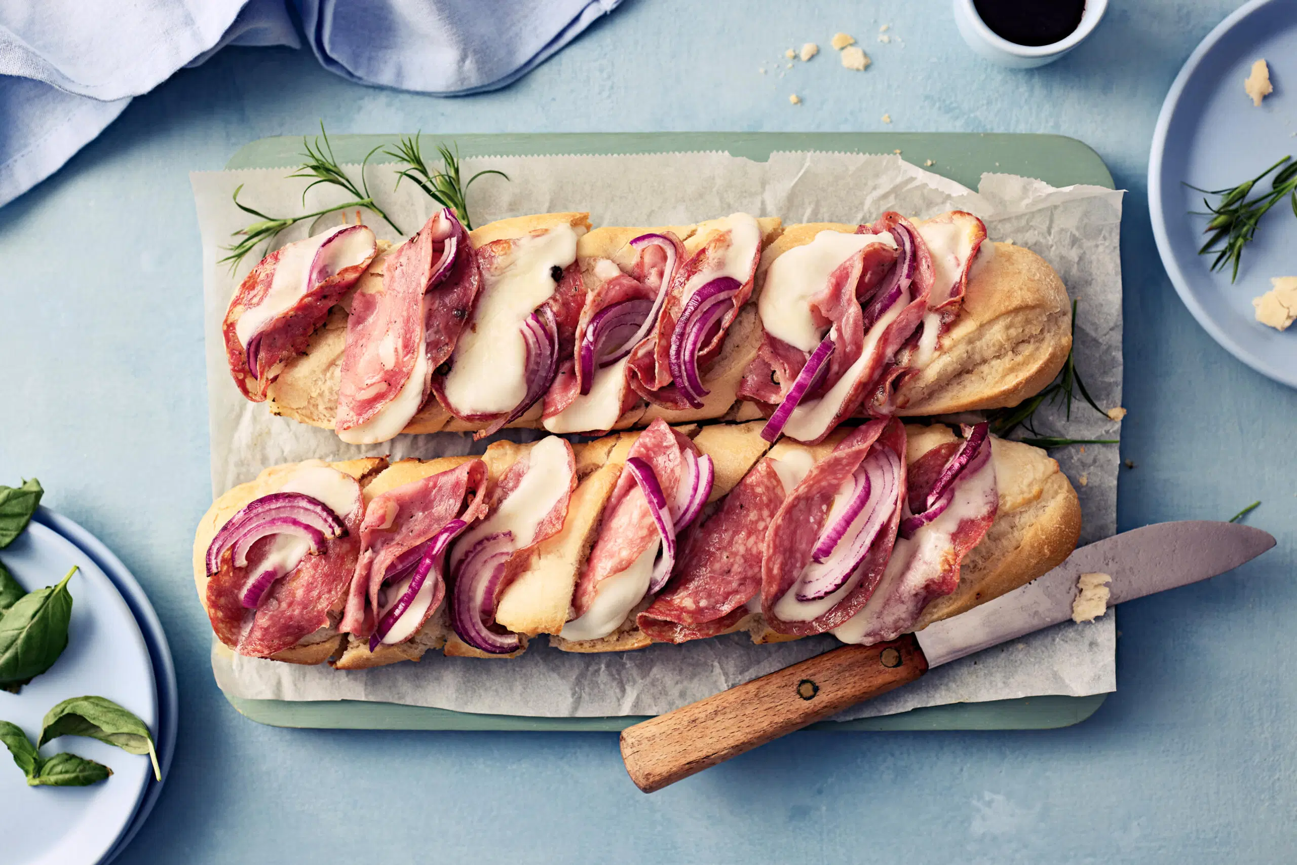 Nopeat salami-mozzarellapatongit