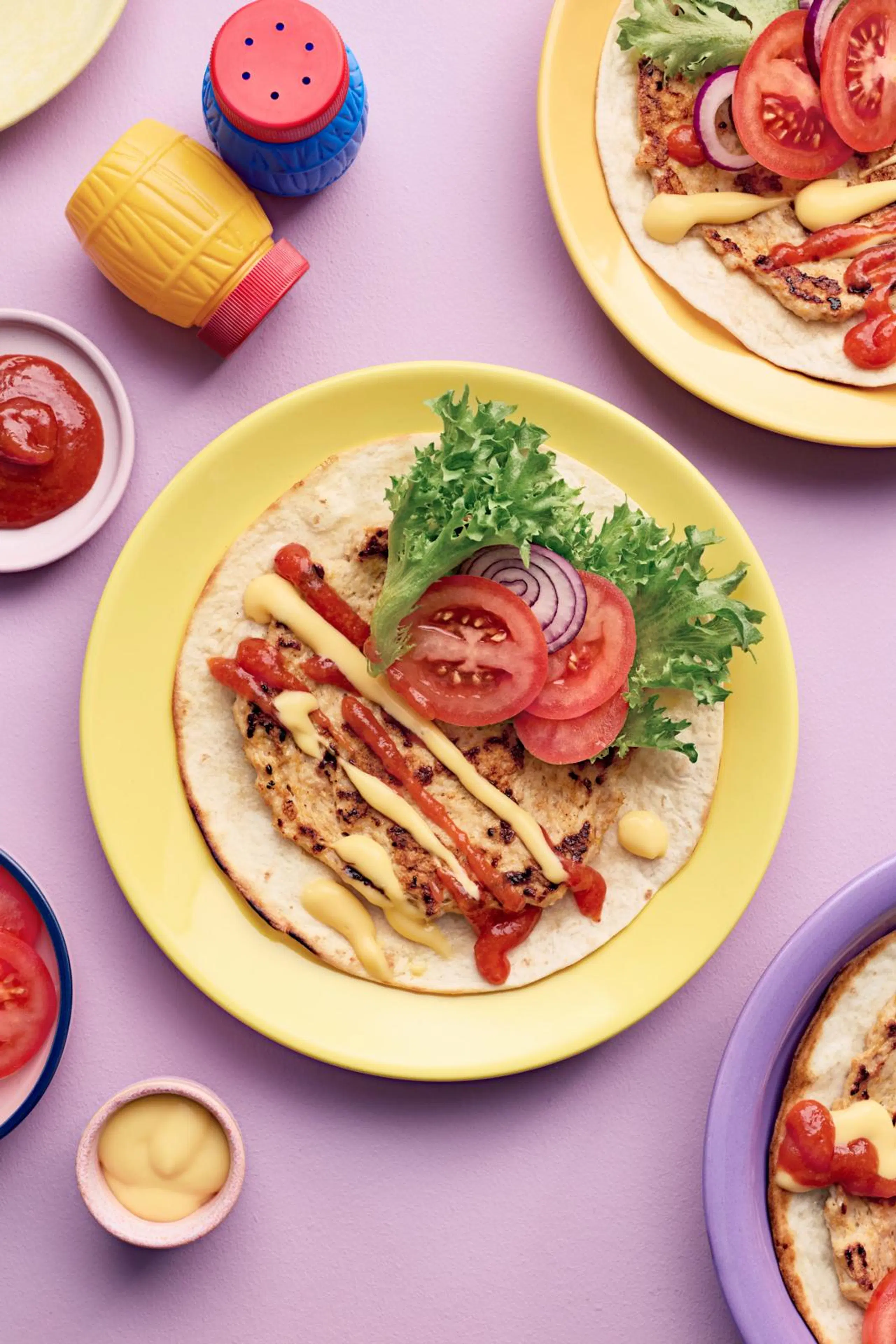 Temex-tortillaburgeri lautasella.