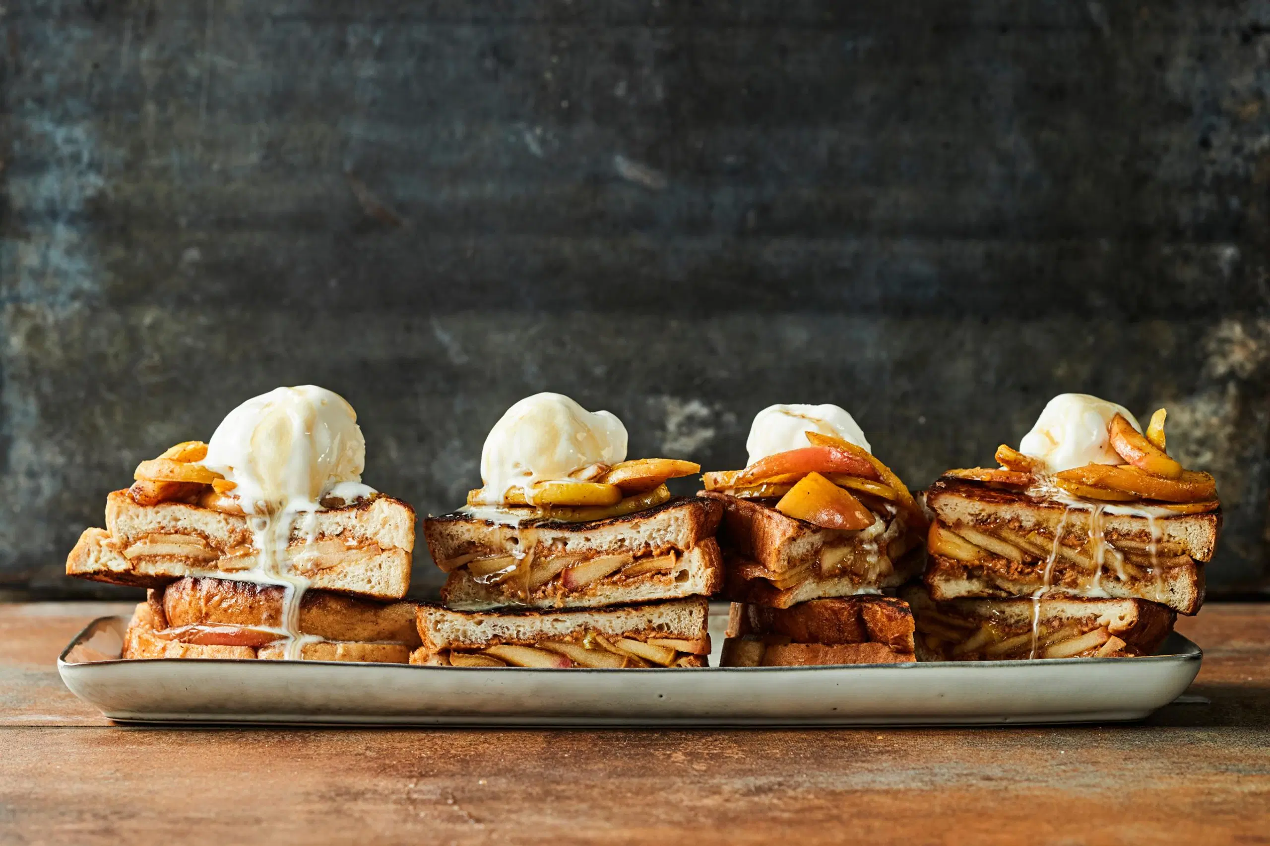 Omena-maapähkinäritarit