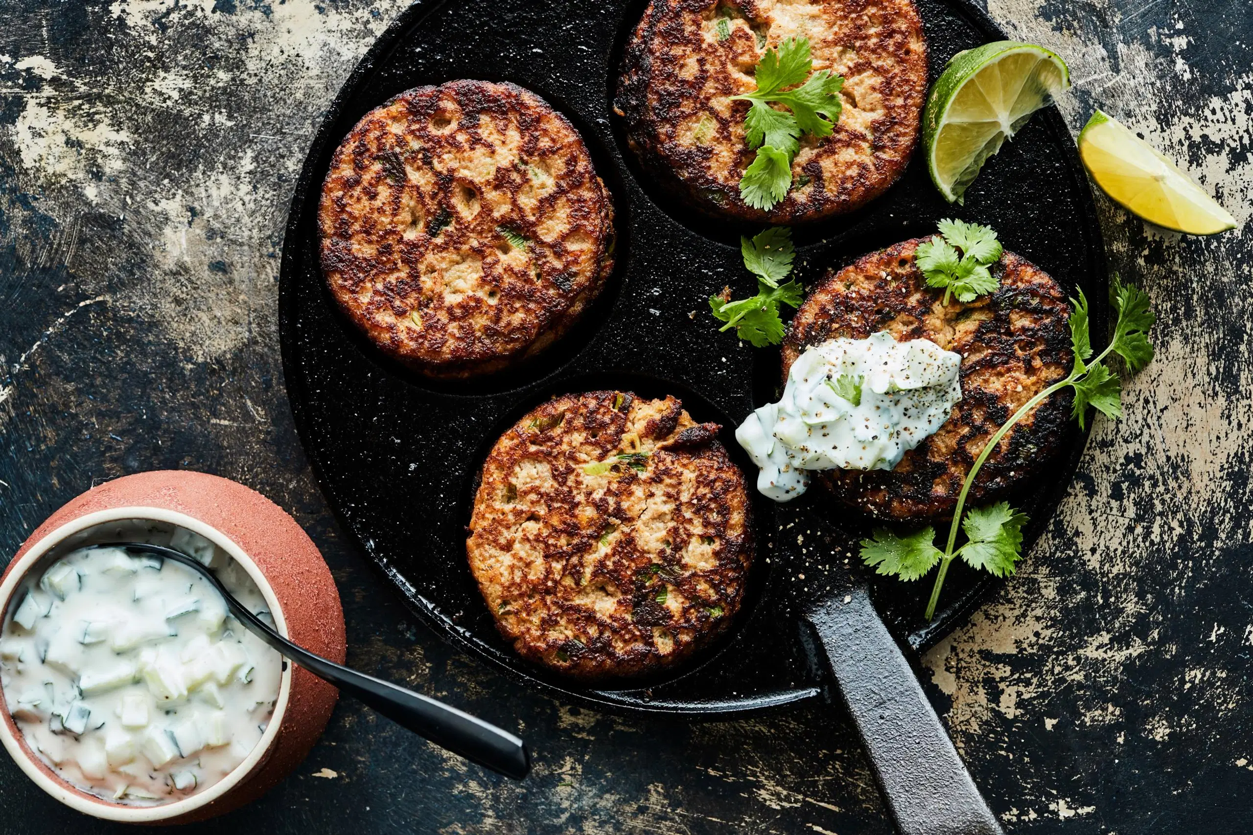 Ohuet kalaletut ja kurkkujogurtti