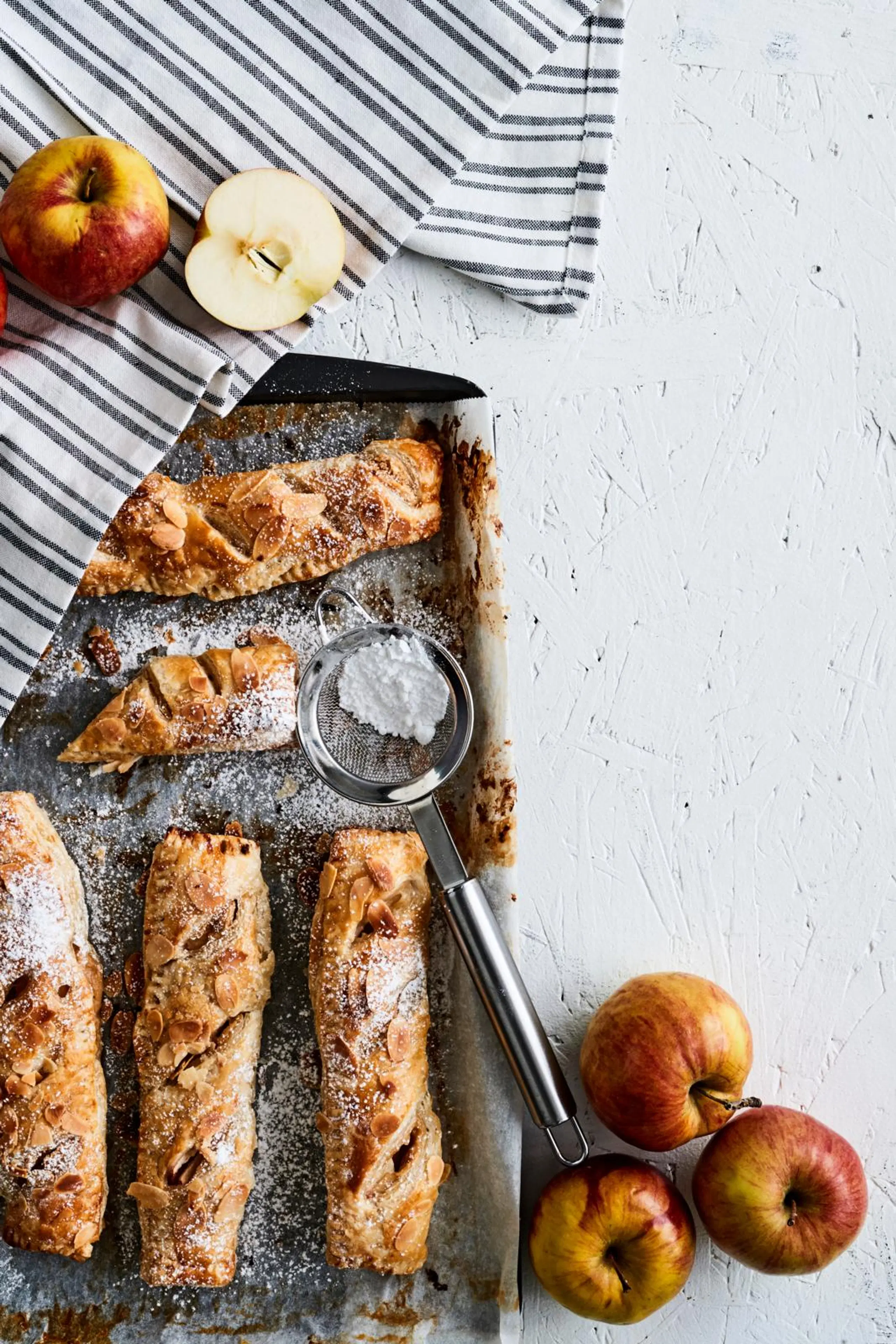 Karamelliomenapasteijat