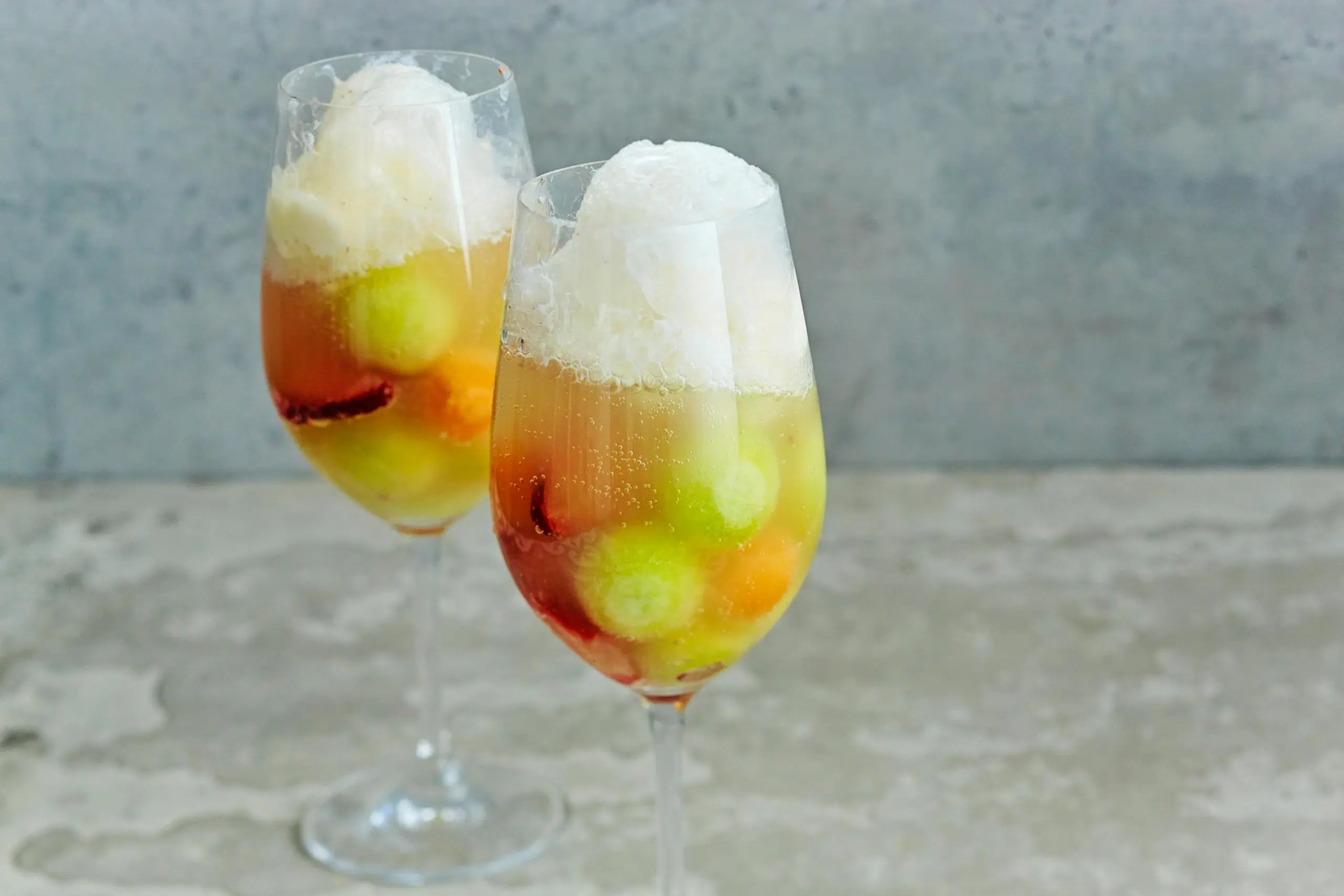 Kupliva meloni-jäätelömalja