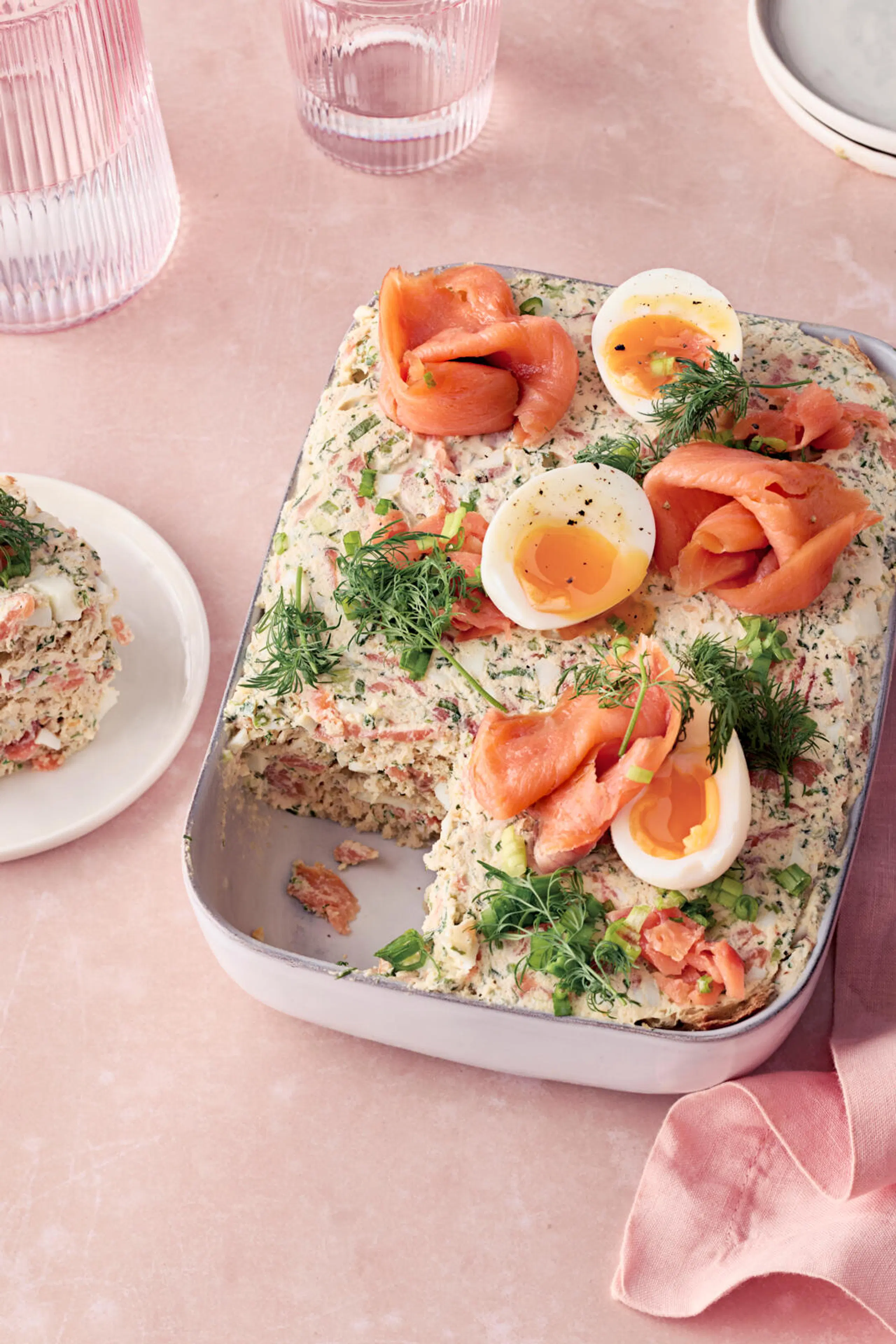 Lohivoileipäkakku vuoassa