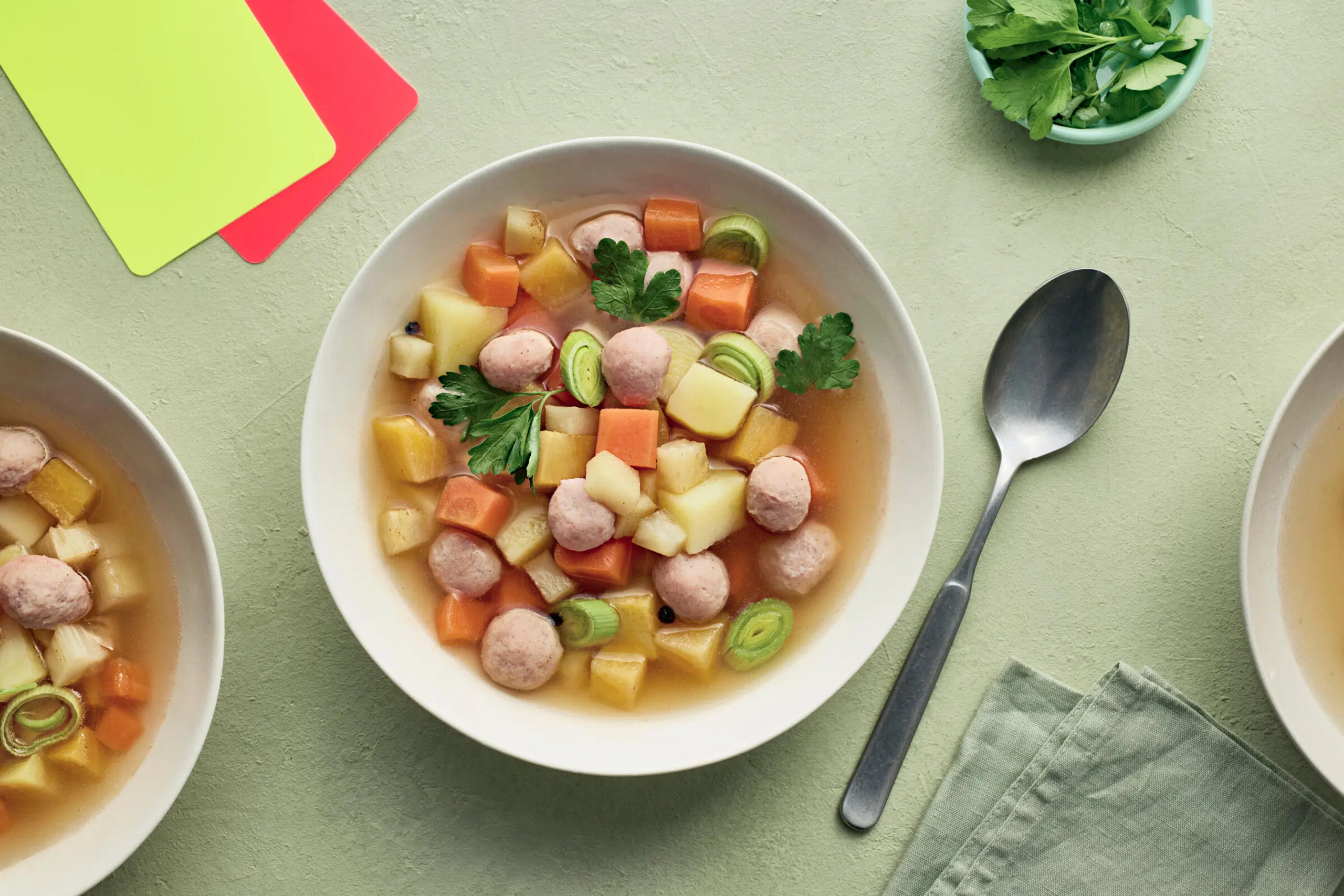 Sirjan siskonmakkarakeitto