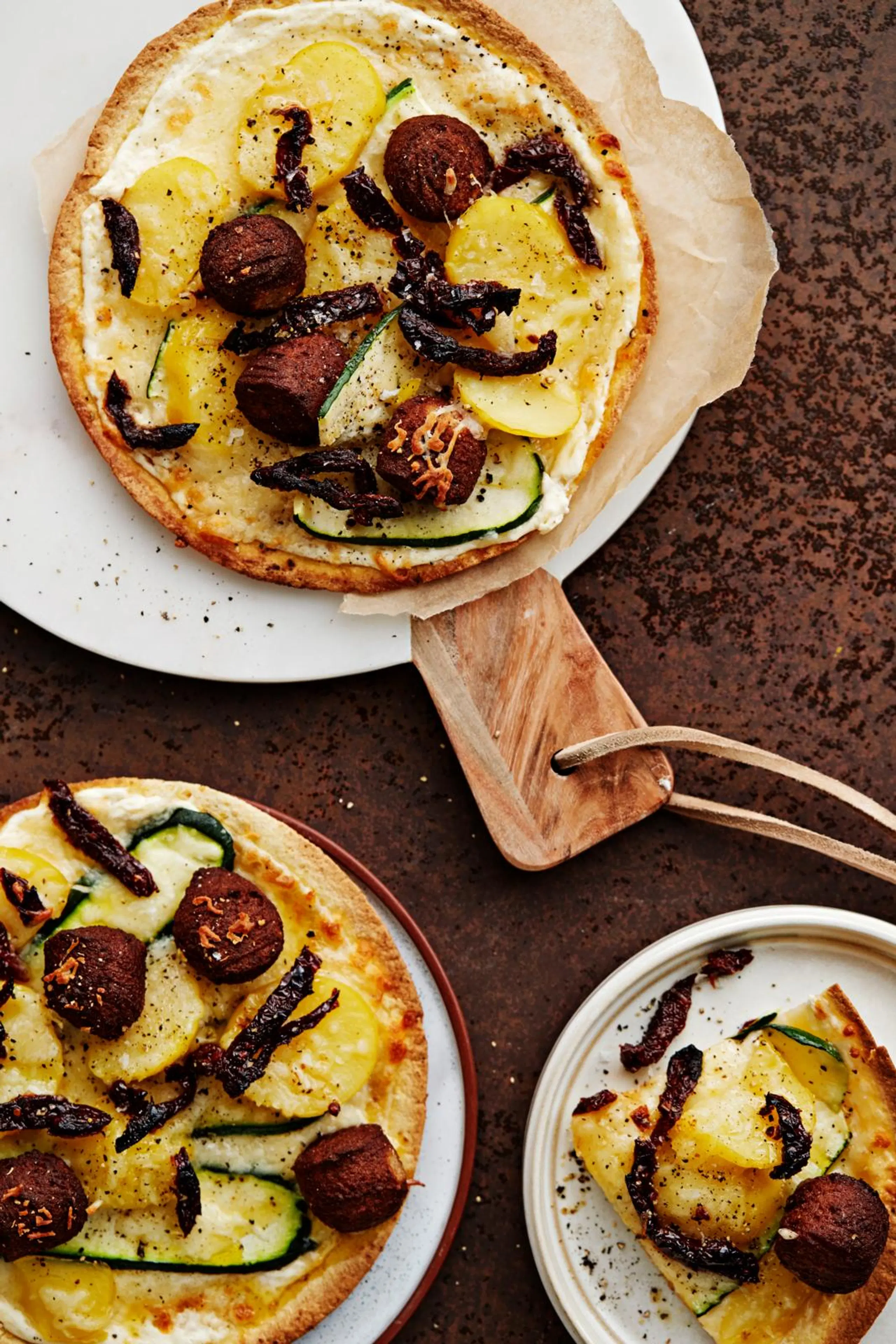 Valkoiset kalapulla-tortillapizzat