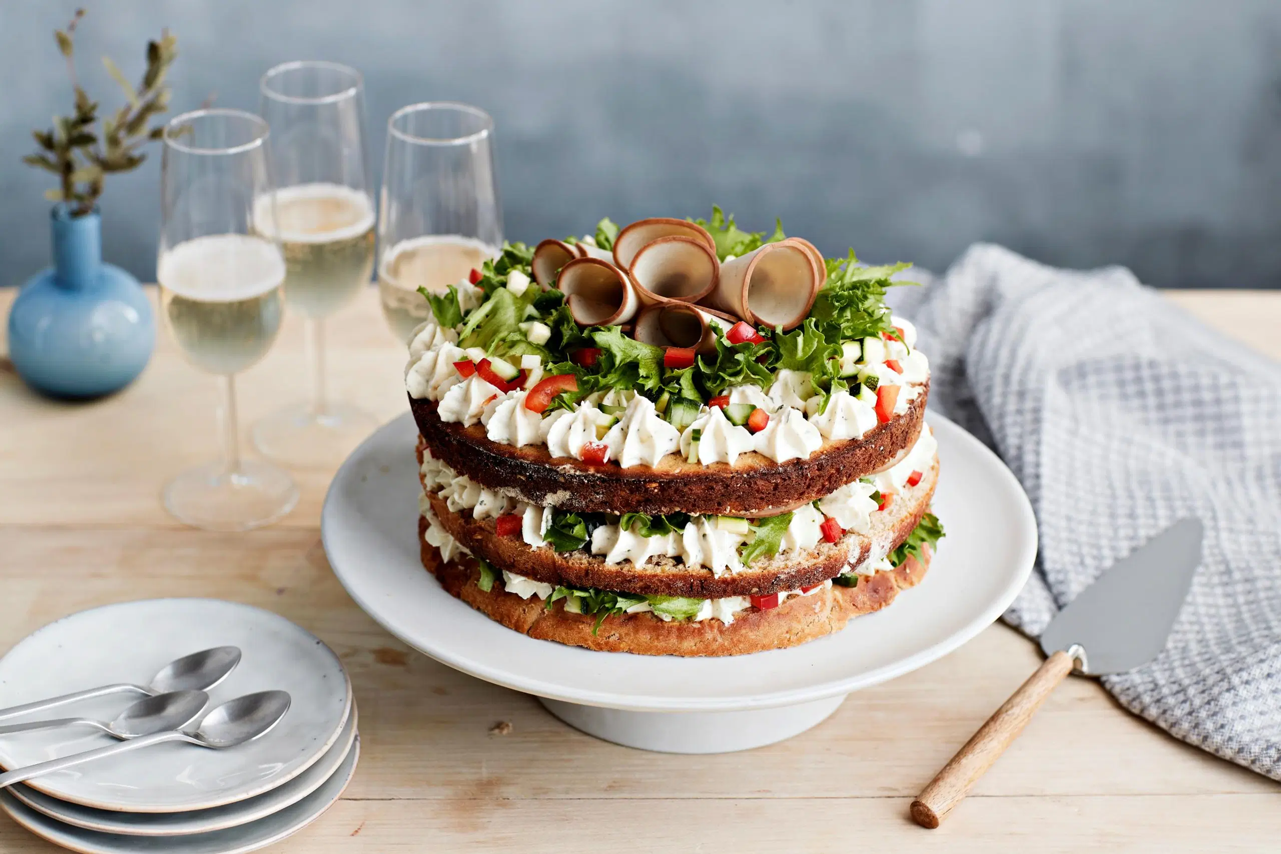 Kalkkuna-salaattikakku