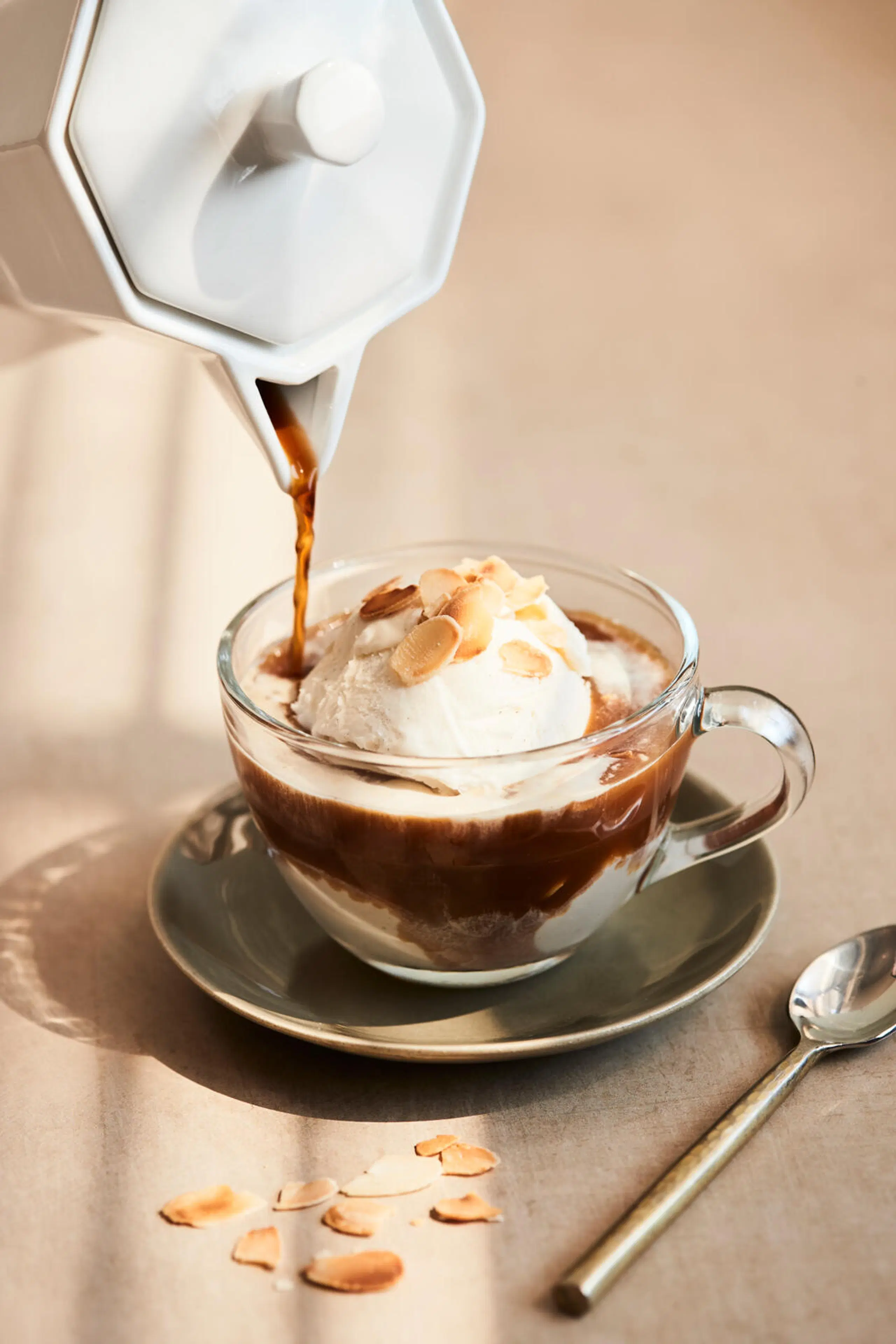 Affogato eli italialainen jäätelökahvi