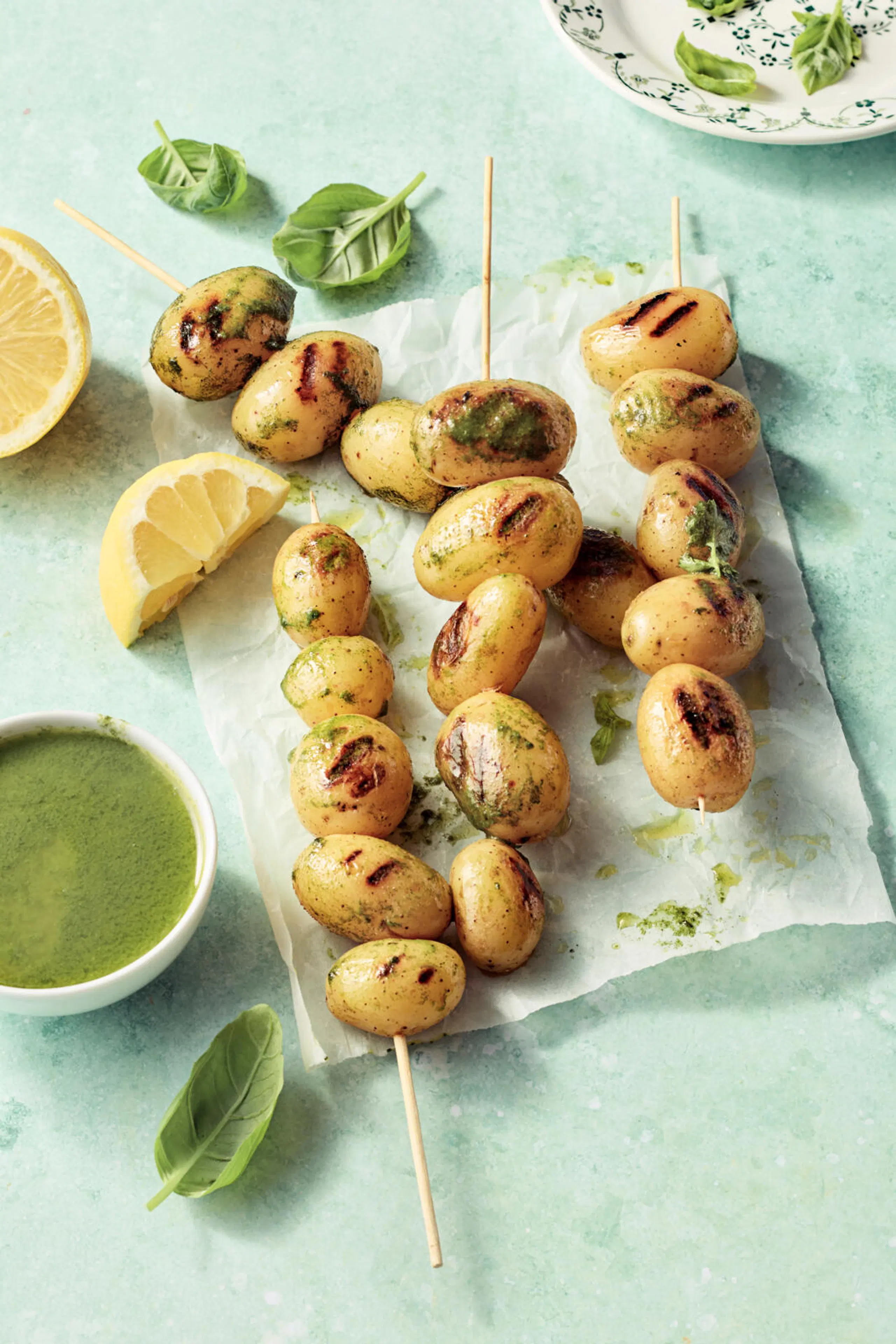 Uudet perunat grillissä