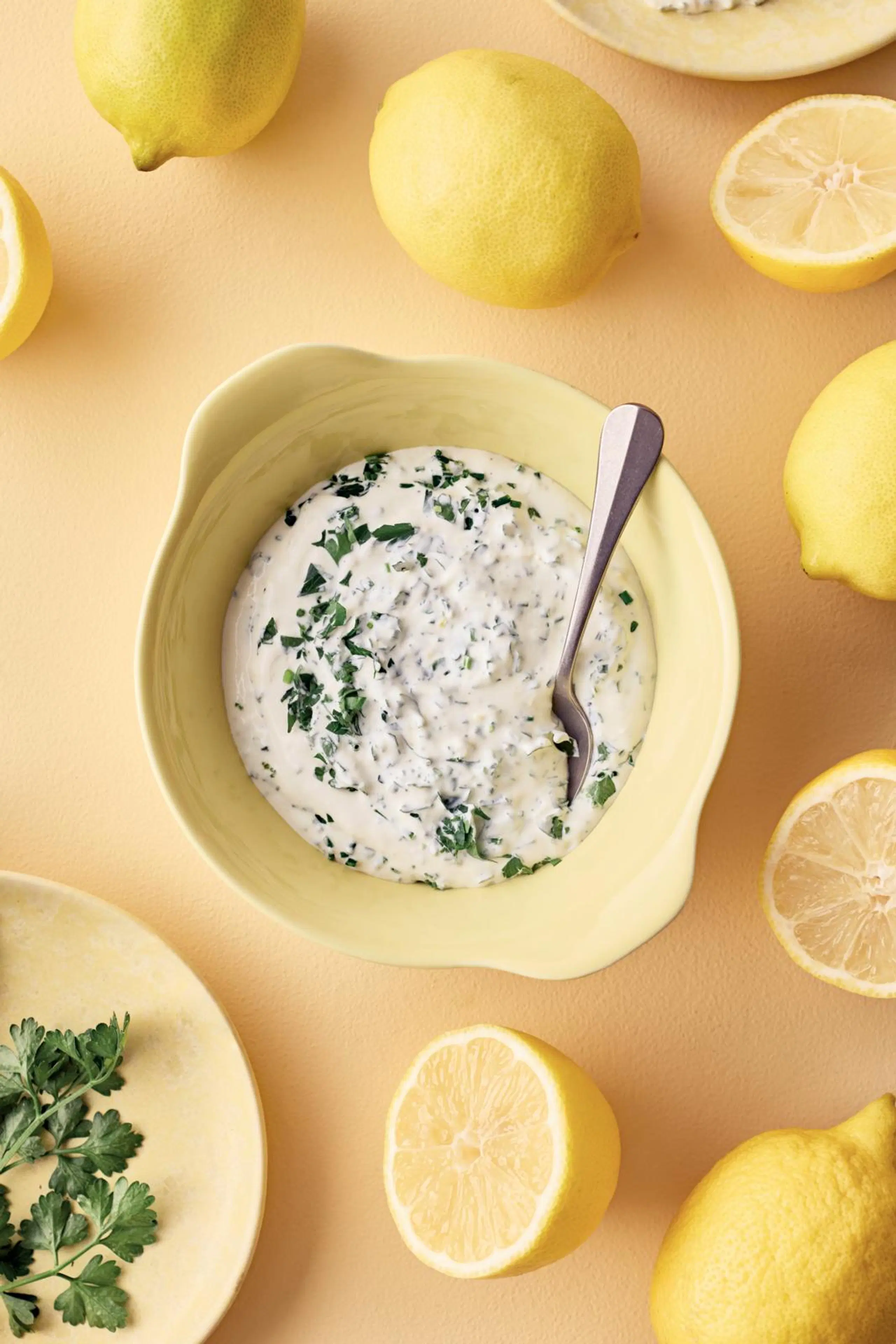 Kylmä sitruuna-yrttikastike