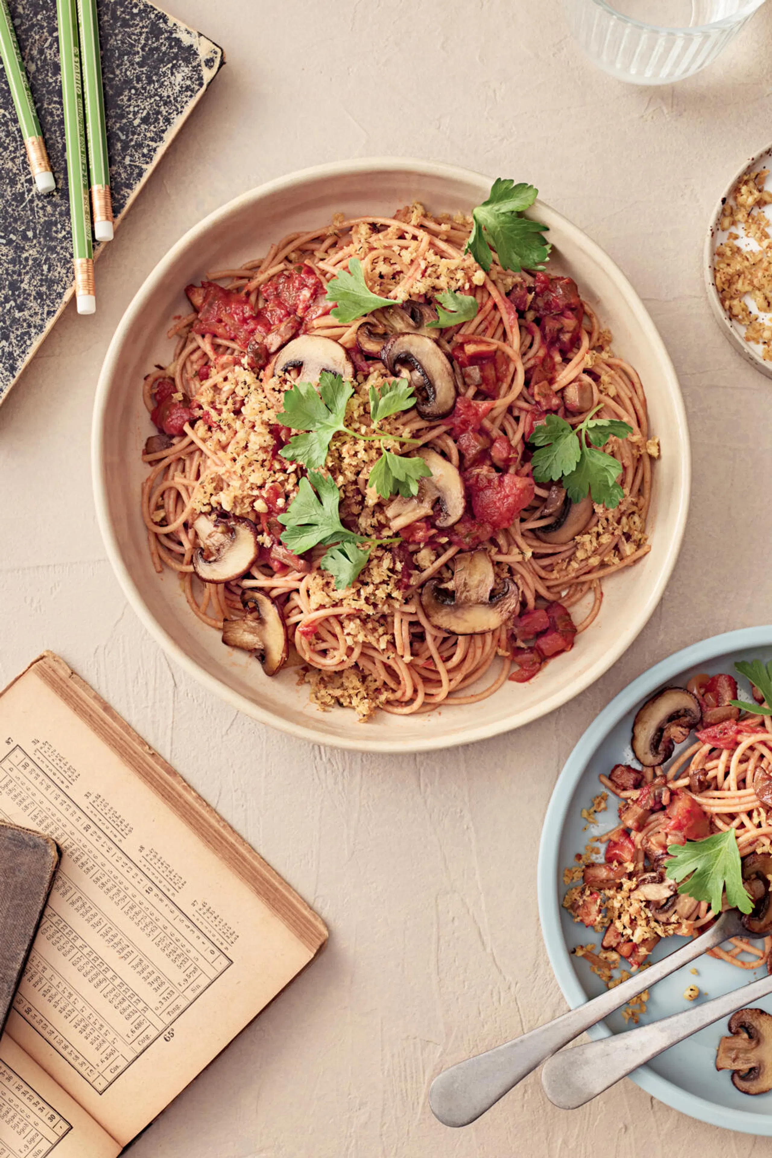 Pähkinäinen sienipasta