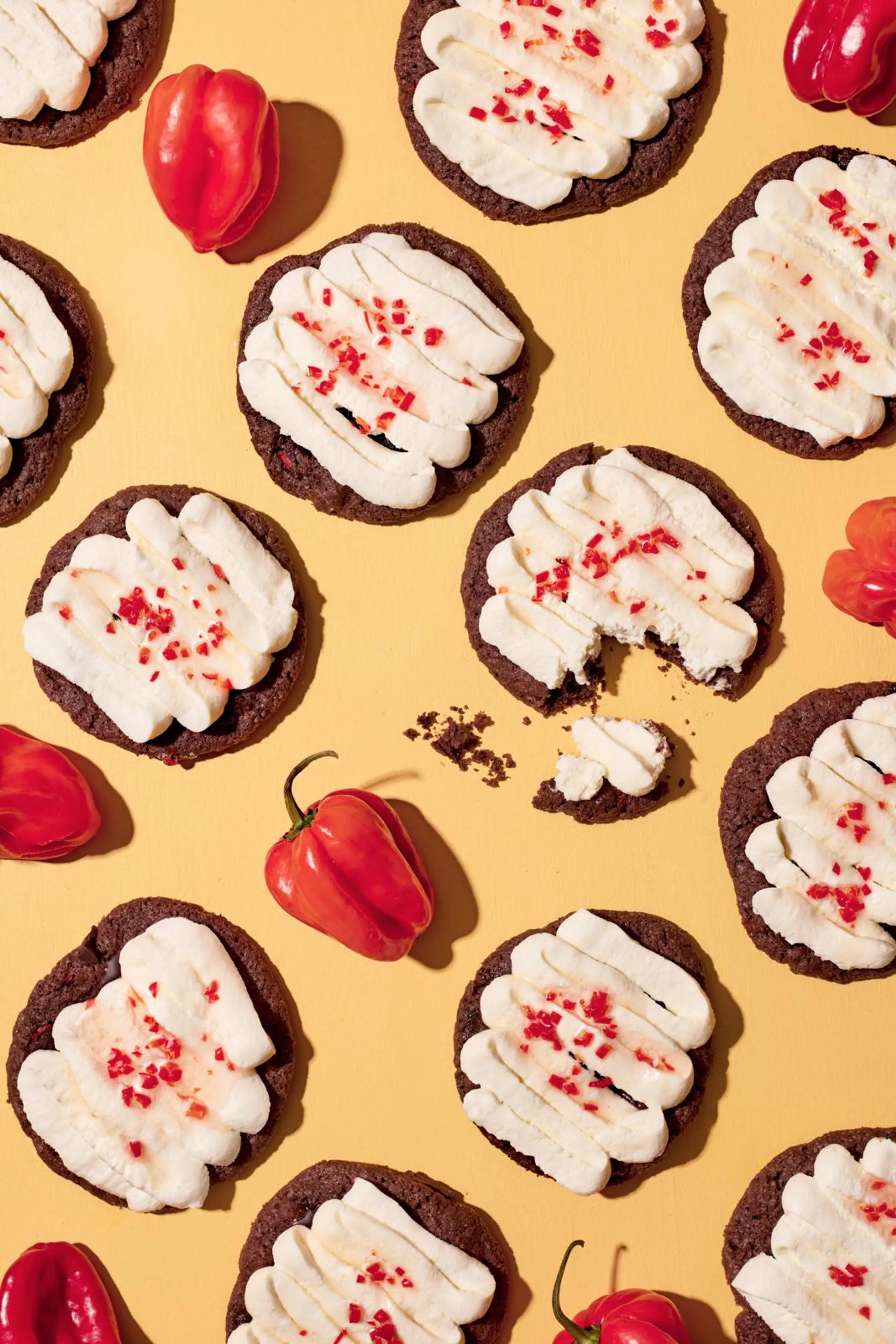 Chili-suklaakeksit mascarponevaahdolla
