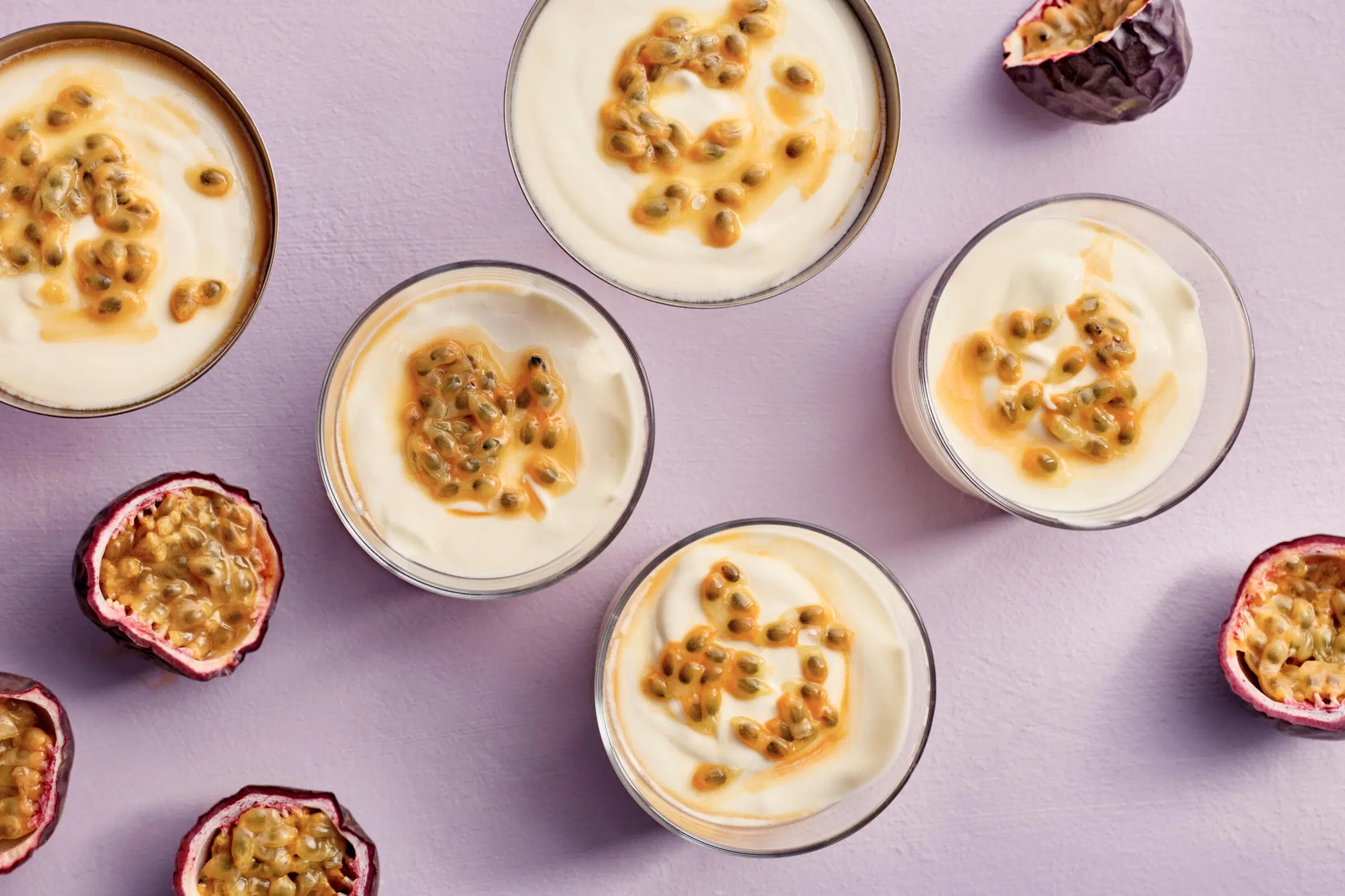 Samettinen sitruuna-passionmousse