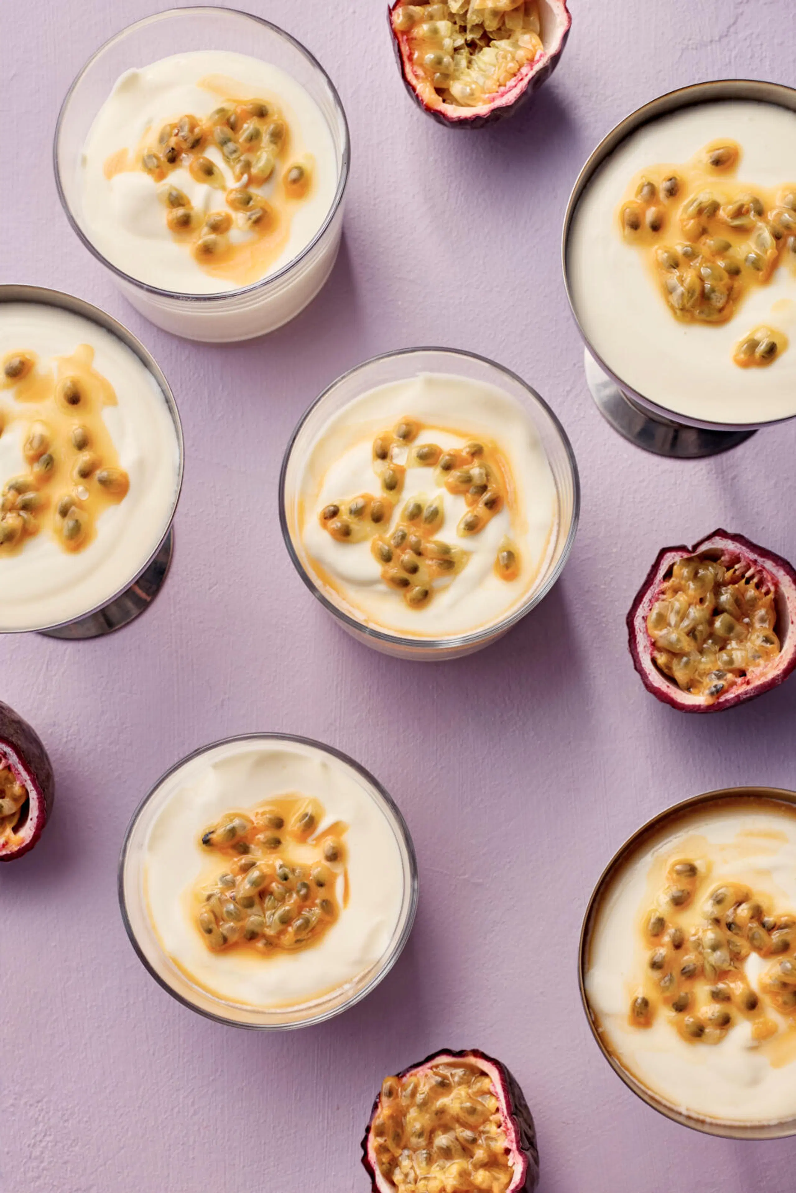 Samettinen sitruuna-passionmousse