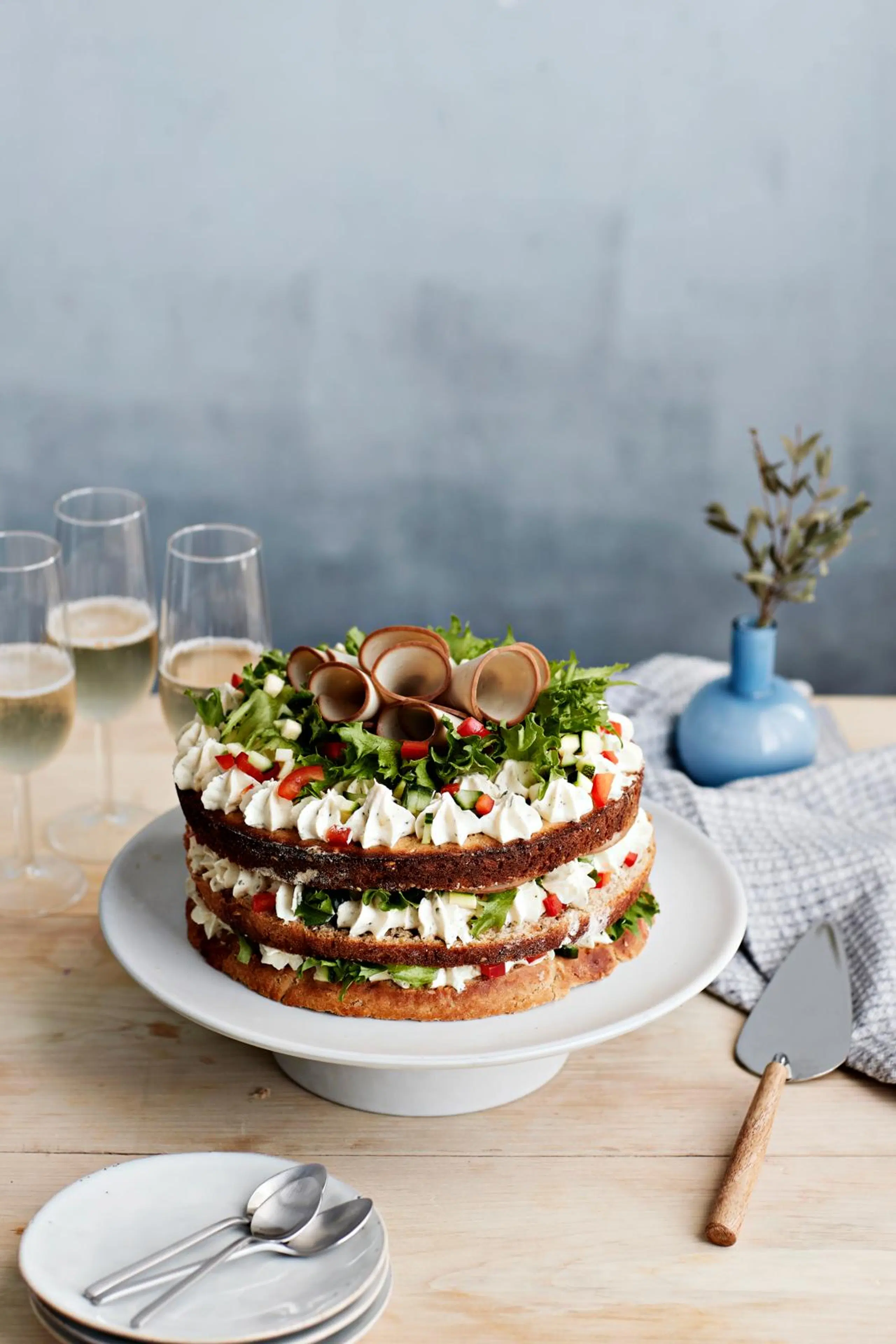 Kalkkuna-salaattikakku