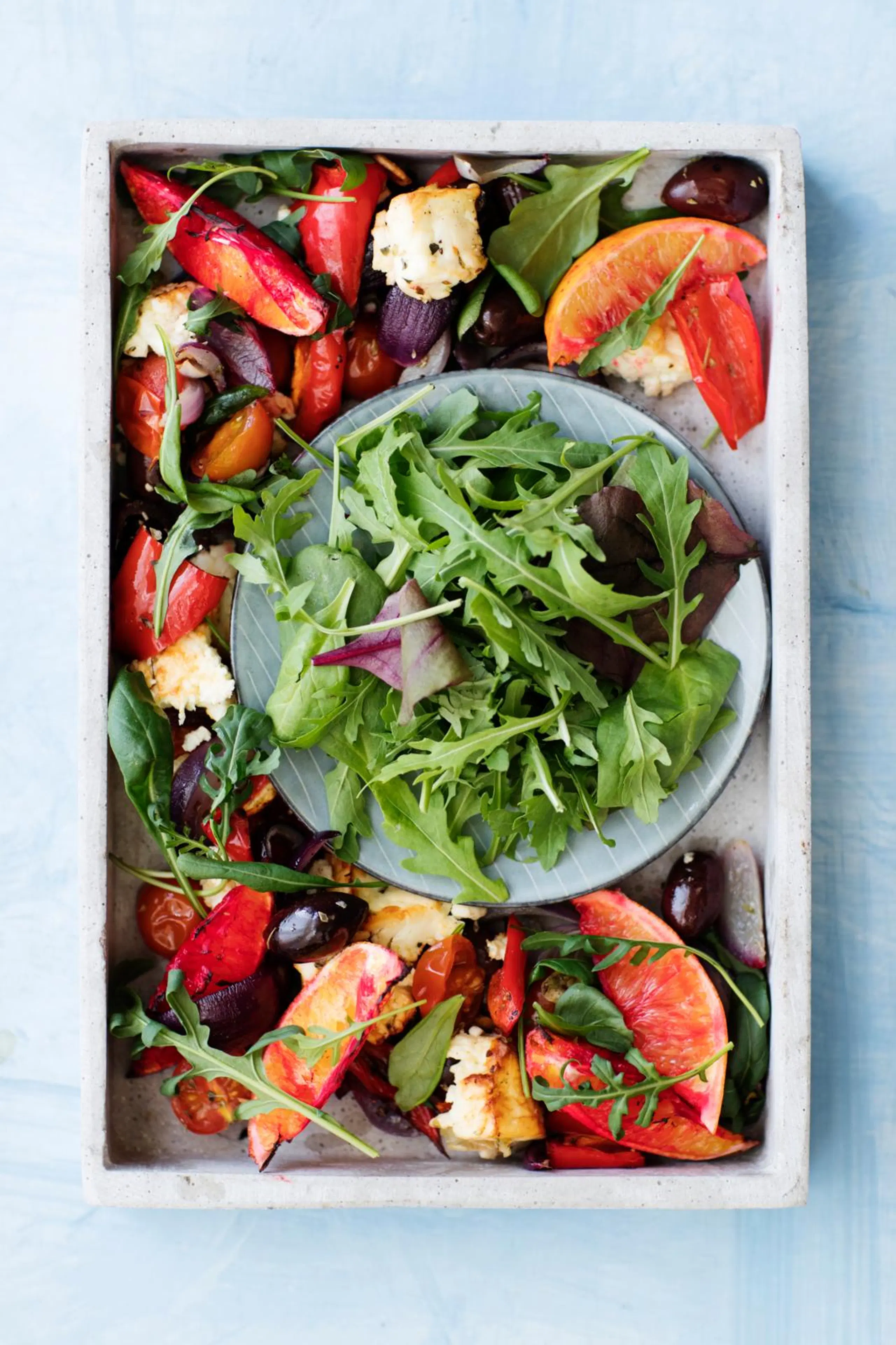 Lämmin veriappelsiini-fetasalaatti