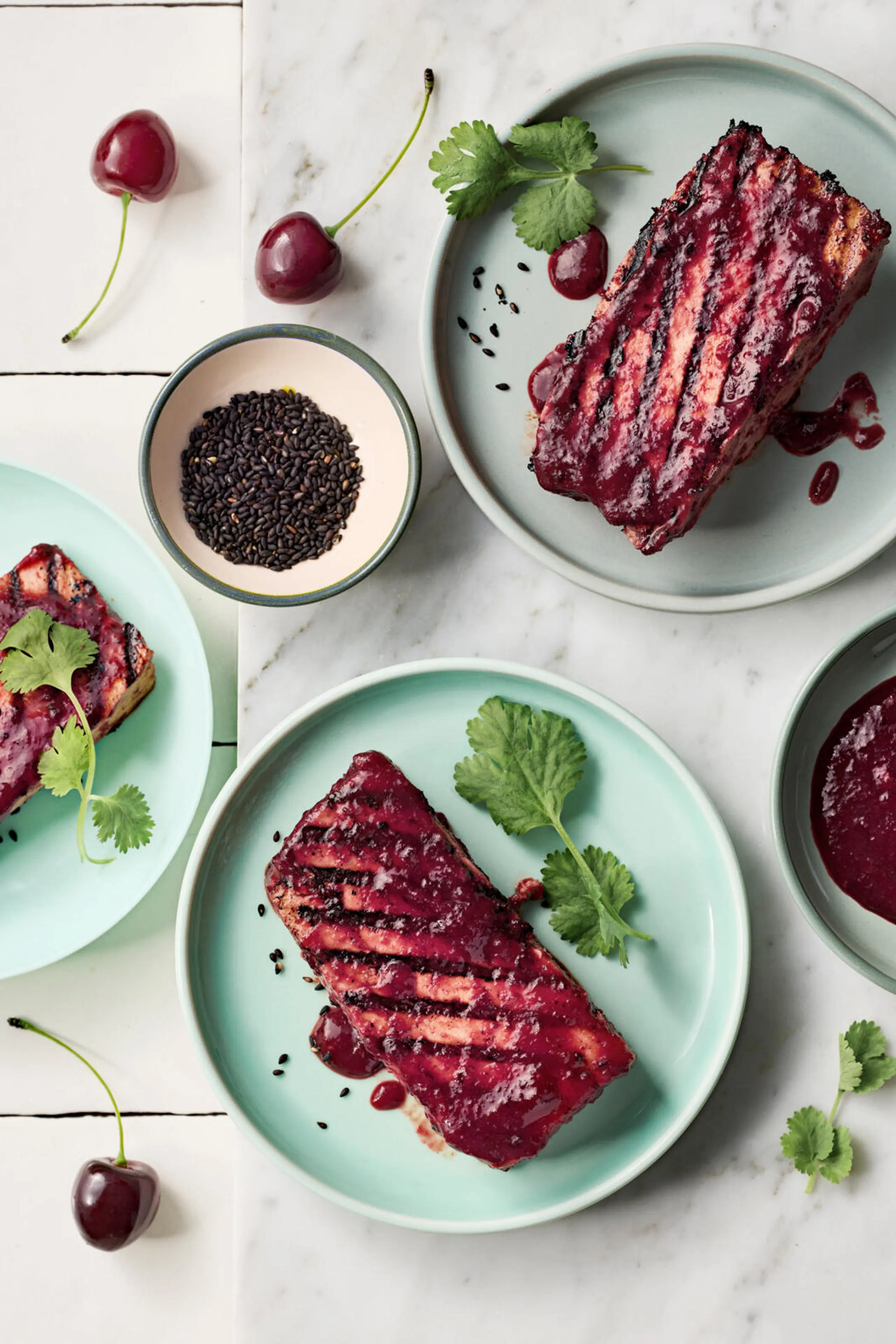 Kirsikkamarinoitu tofu