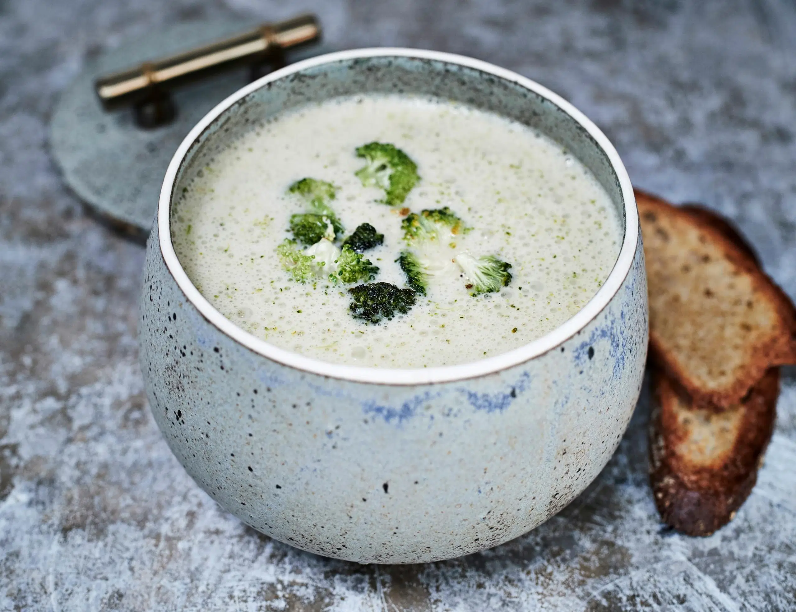 Joutuisa juusto-parsakaalikeitto