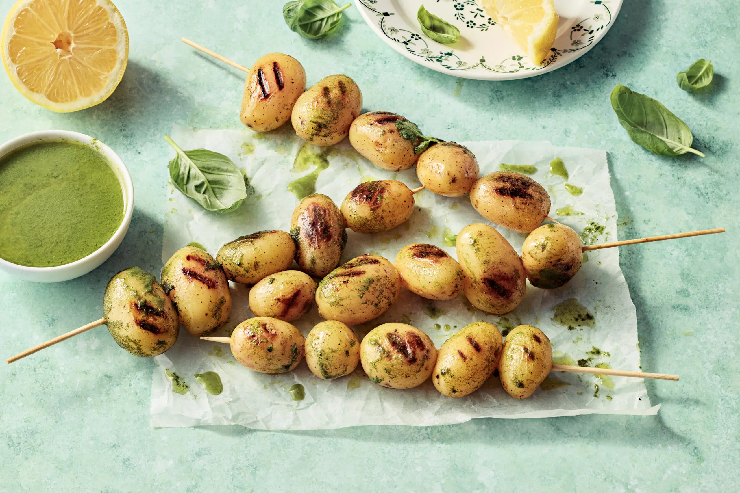 Uudet perunat grillissä