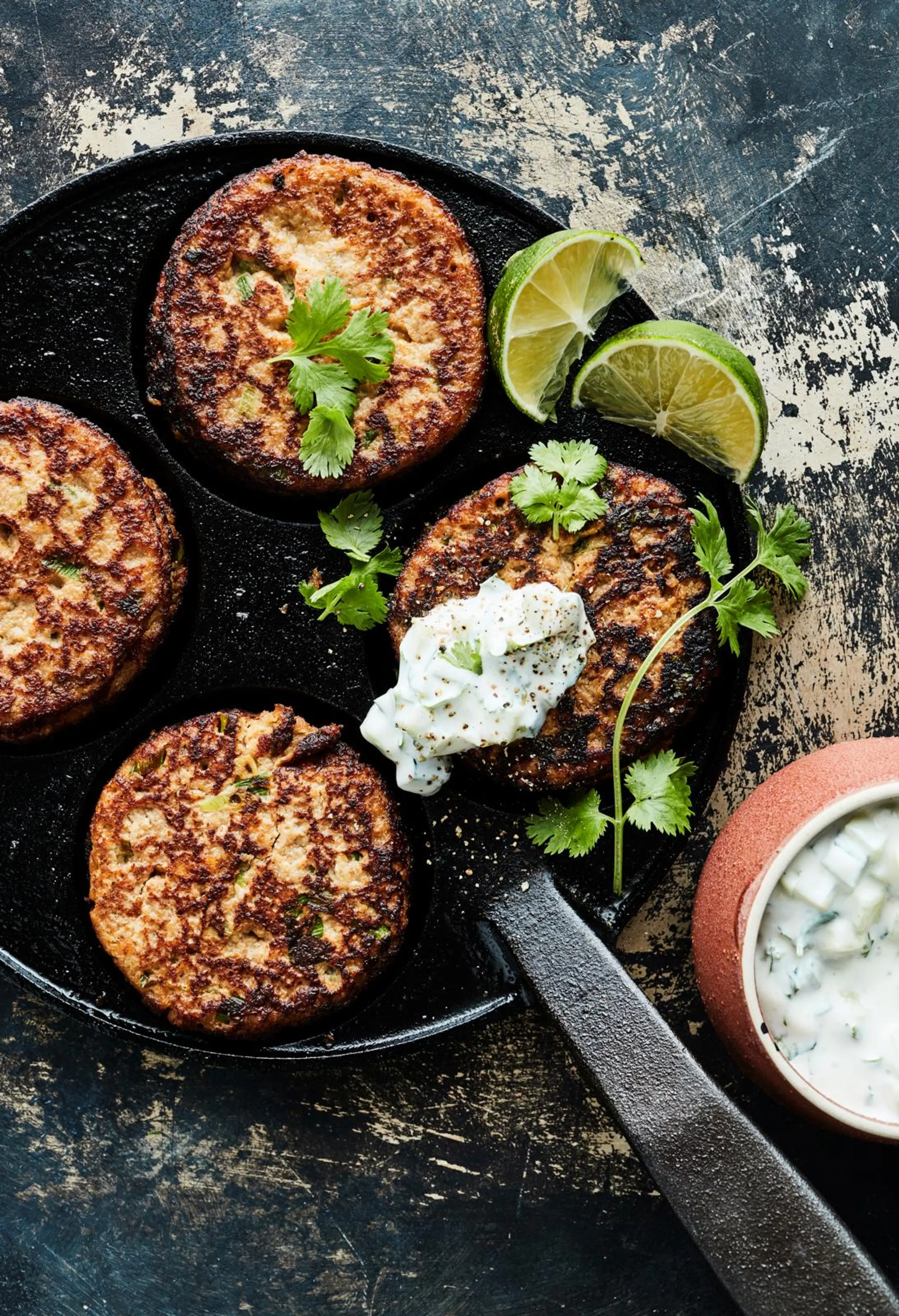 Ohuet kalaletut ja kurkkujogurtti