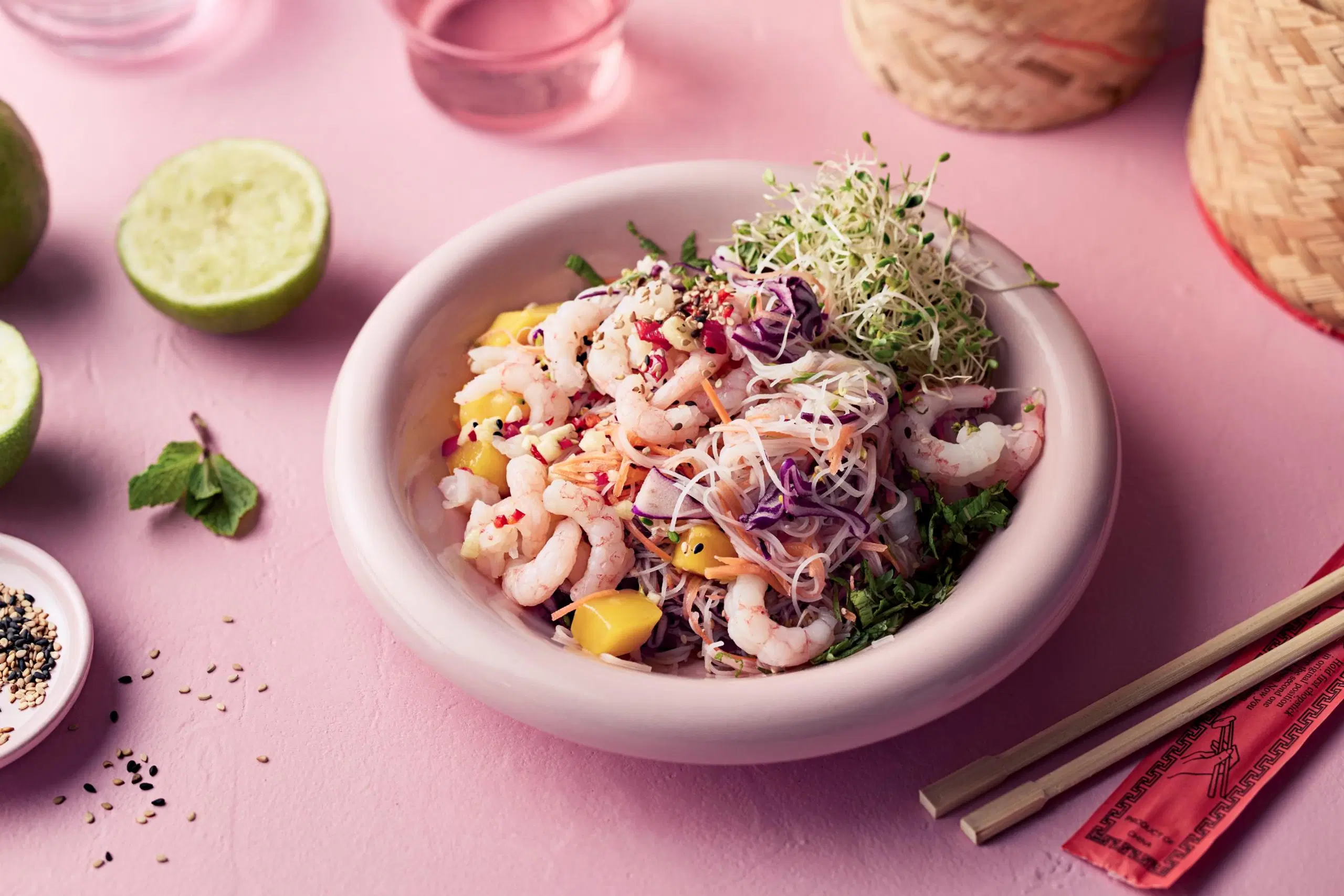 Aasialainen nuudelisalaatti