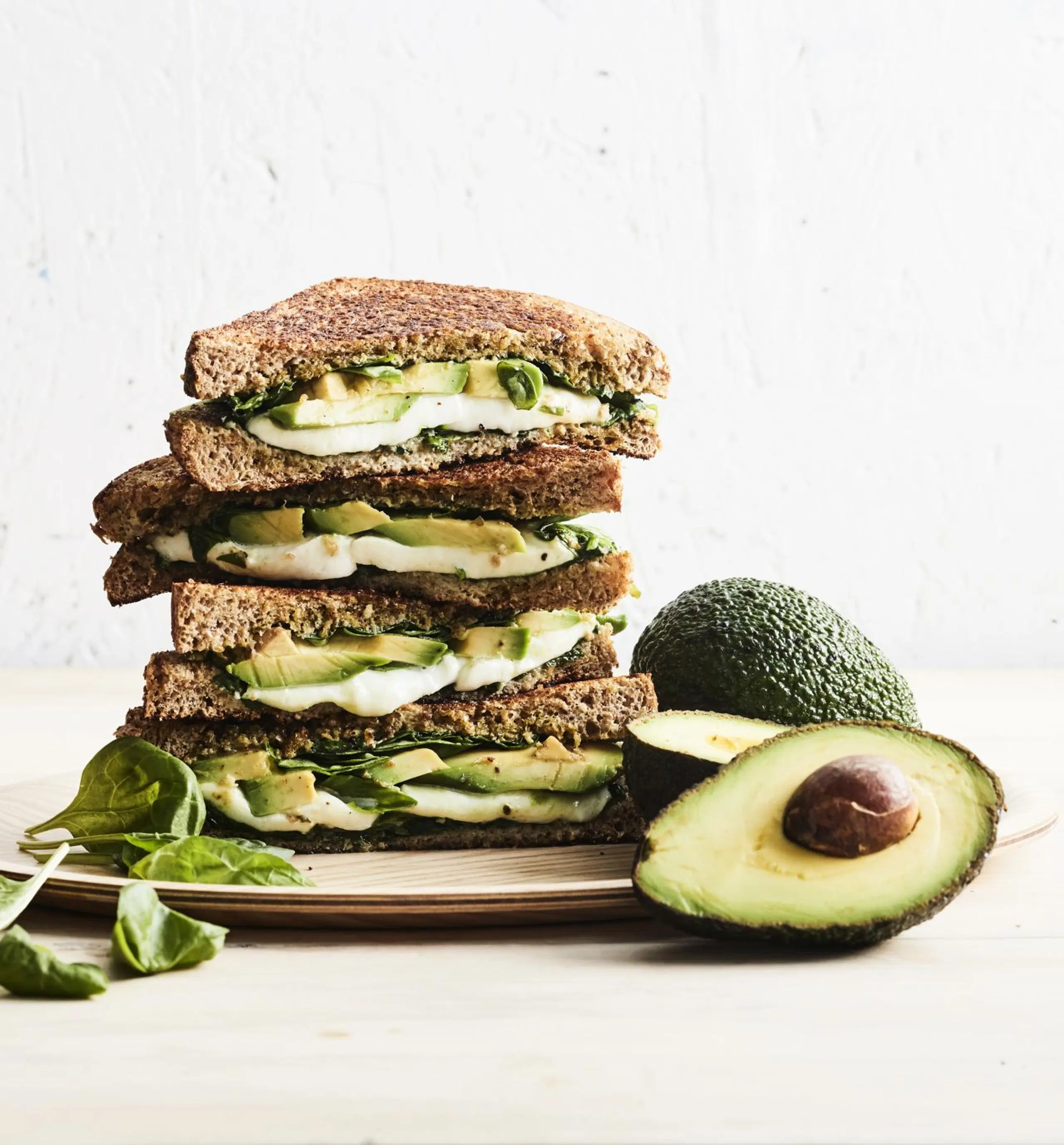 Avokado-mozzarellatoastit