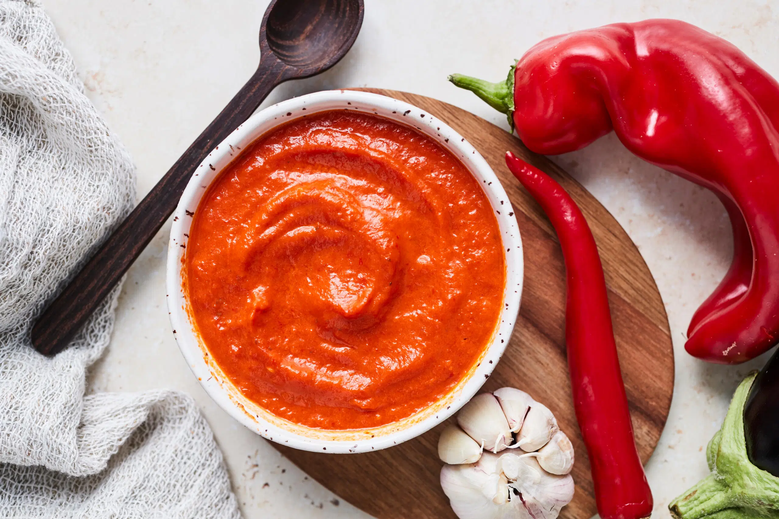 Ajvar eli munakoiso-paprikatahna