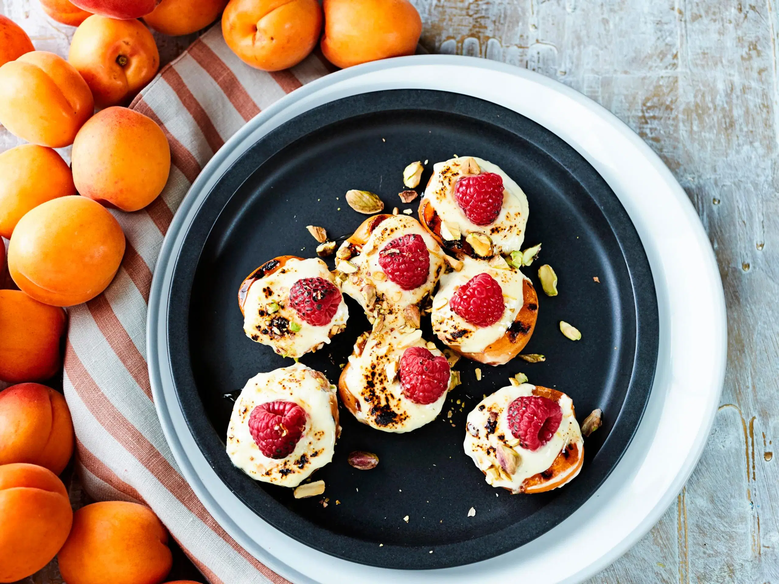 Aprikoosi-mascarponeveneet