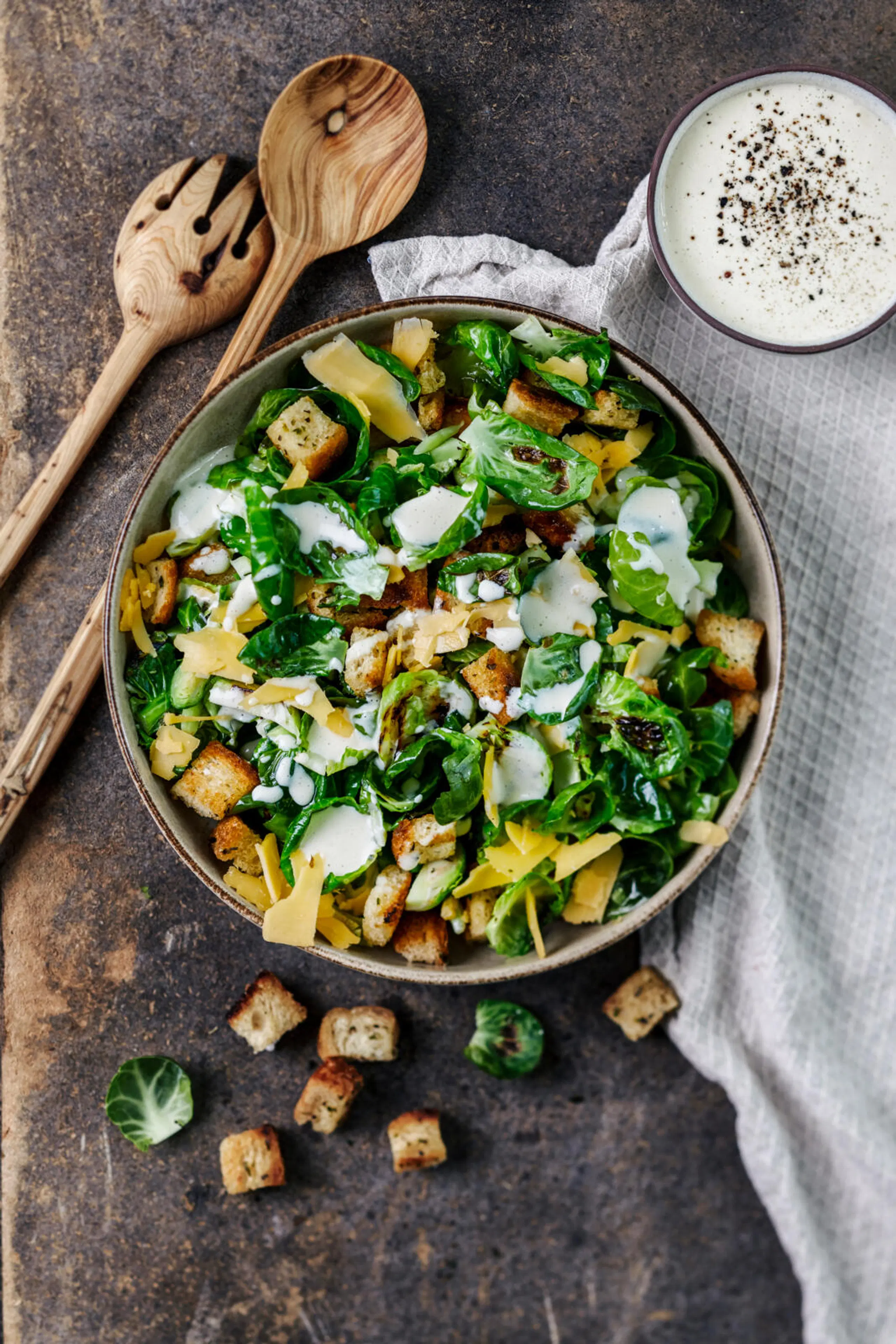 Caesarsalaatti ruusukaalista