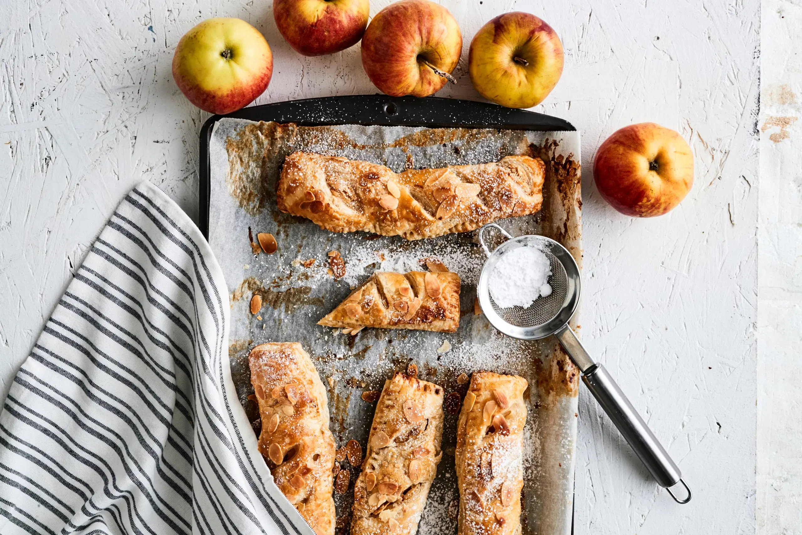 Karamelliomenapasteijat