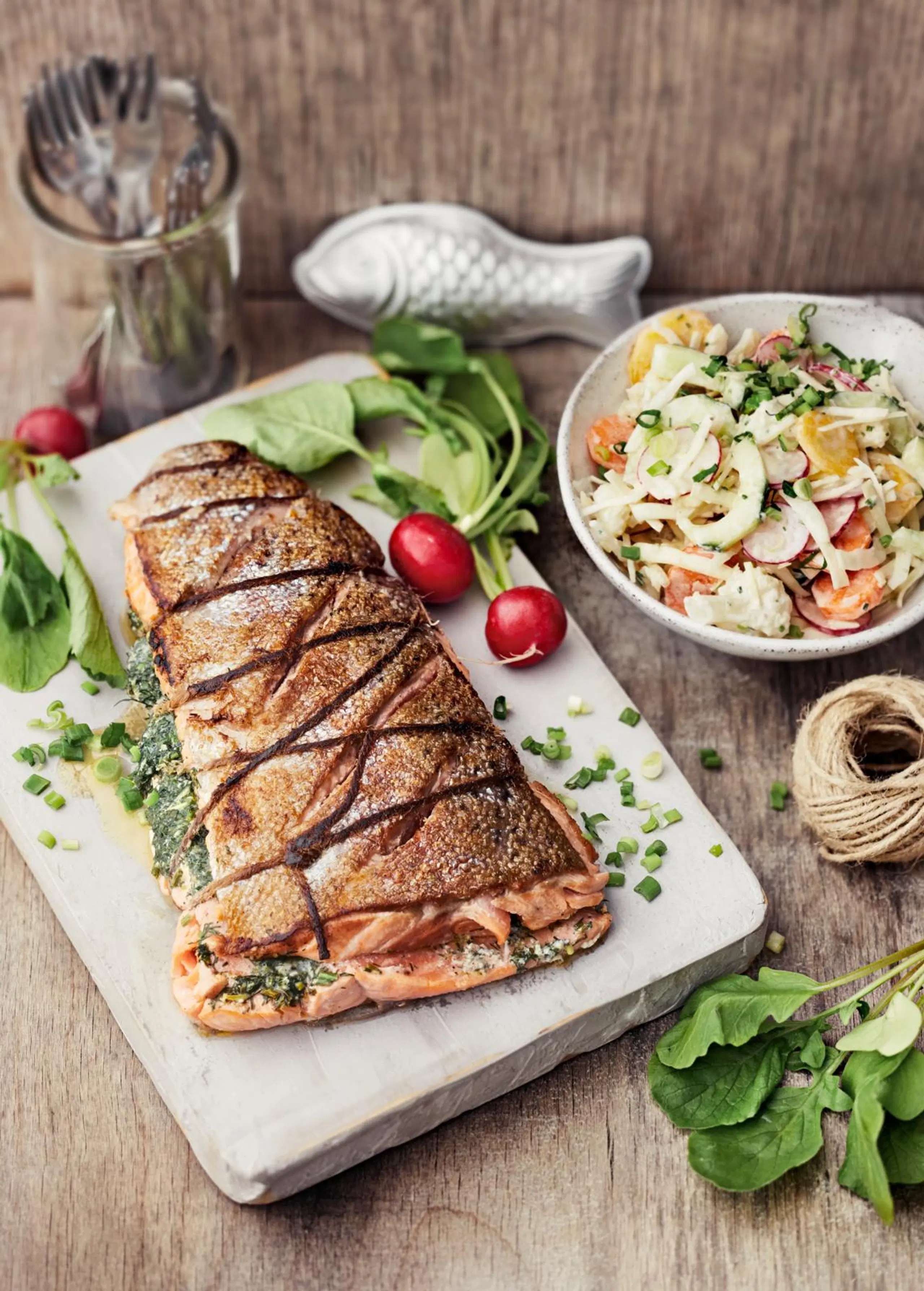 Täytetyt kirjolohifileet ja kesäkaalisalaatti