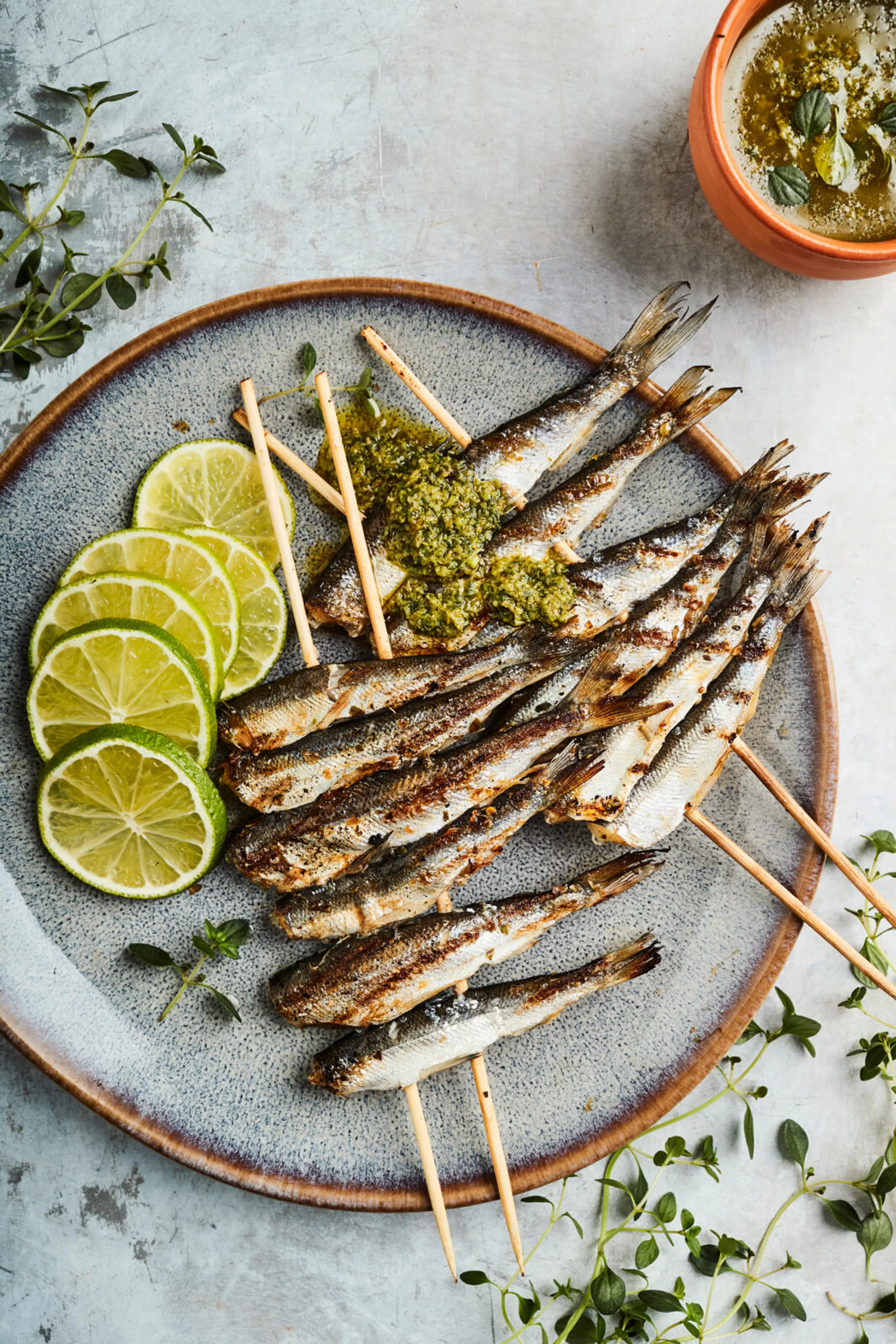 Grillatut muikut ja salsa verde